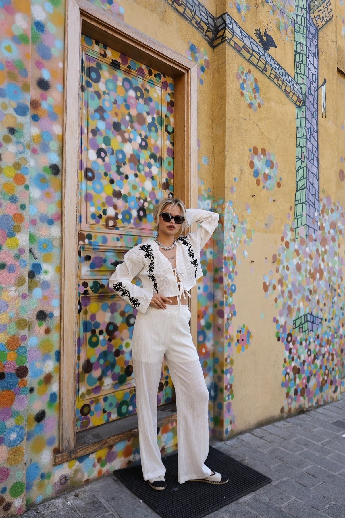 Süzeneli Önü Bağlamalı Takım - Beyaz