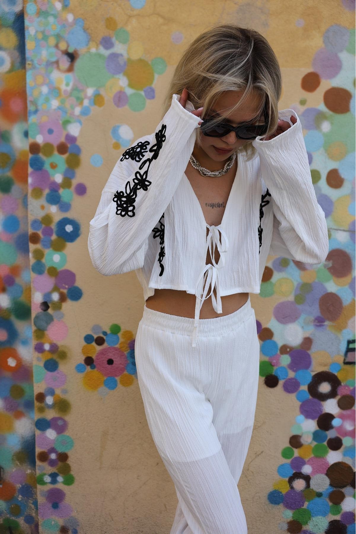 Süzeneli Önü Bağlamalı Takım - Beyaz