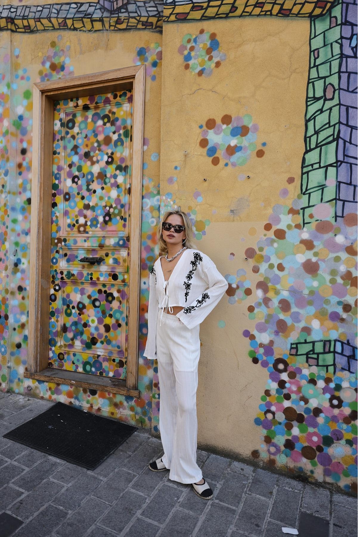 Süzeneli Önü Bağlamalı Takım - Beyaz