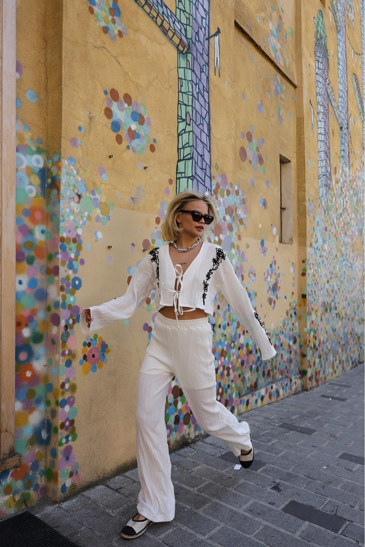 Süzeneli Önü Bağlamalı Takım - Beyaz