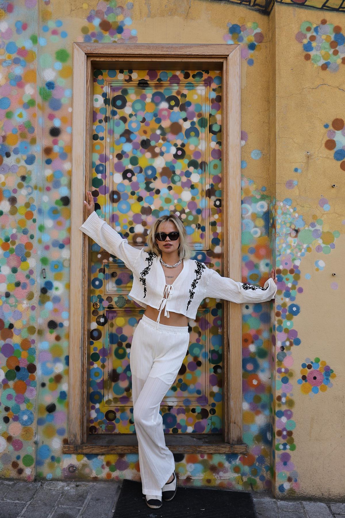 Süzeneli Önü Bağlamalı Takım - Beyaz