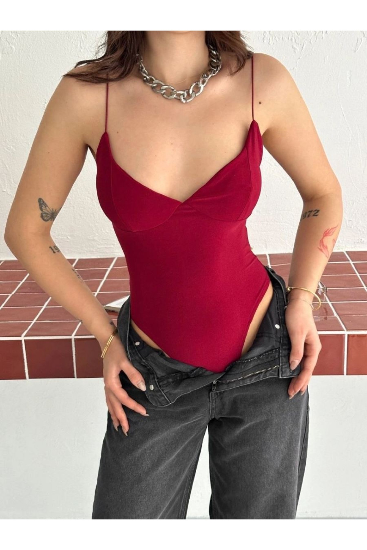 Kadın Derin Dekolte Askılı Body Sırt Dekolteli Şık Kolsuz Yazlık Bodysuit - Kırmızı