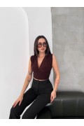 Kadın Vatkalı Kolsuz V Yaka Drapeli Crop Bluz Likralı Fit - Kahverengi