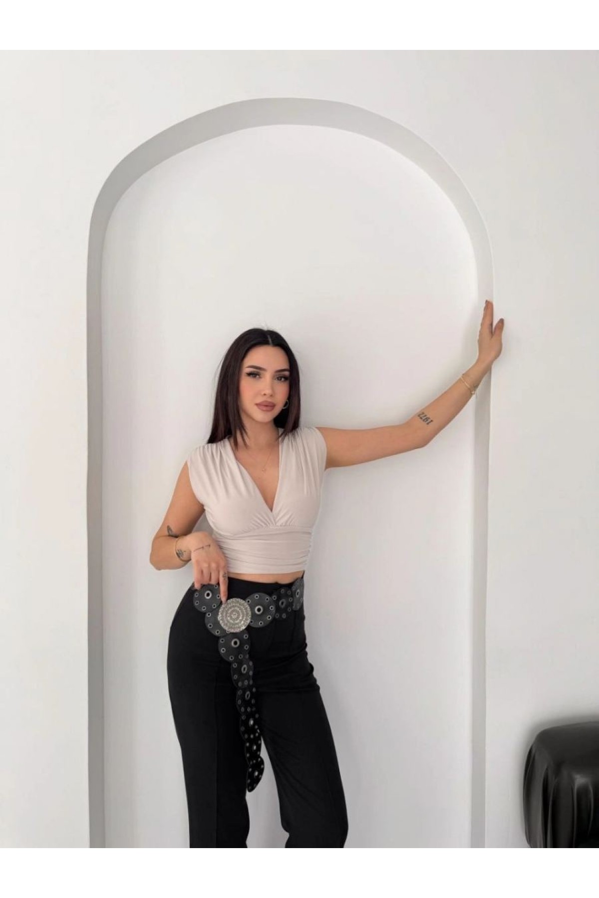 Kadın Vatkalı Kolsuz V Yaka Drapeli Crop Bluz Likralı Fit - Boyalı Gri