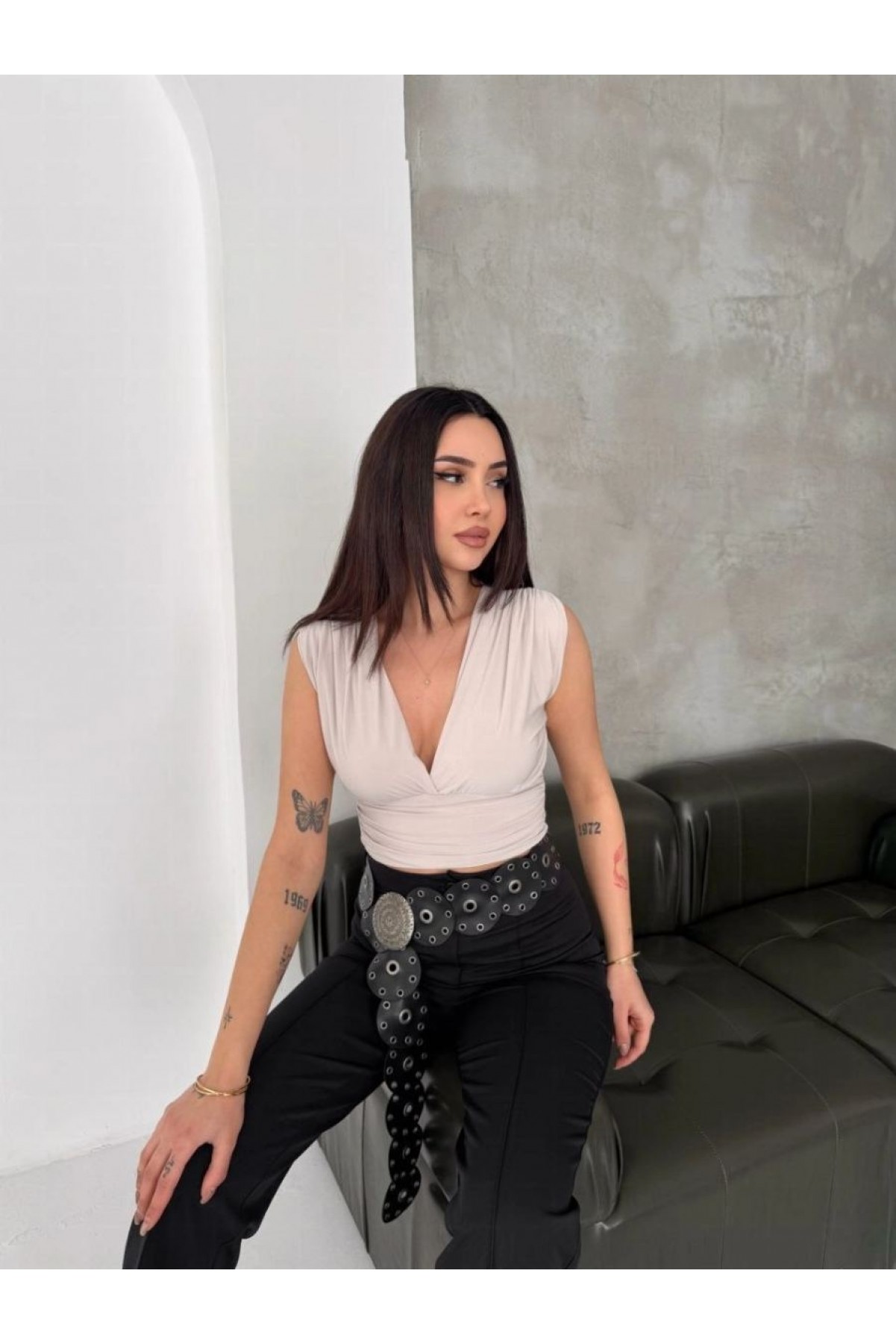 Kadın Vatkalı Kolsuz V Yaka Drapeli Crop Bluz Likralı Fit - Boyalı Gri