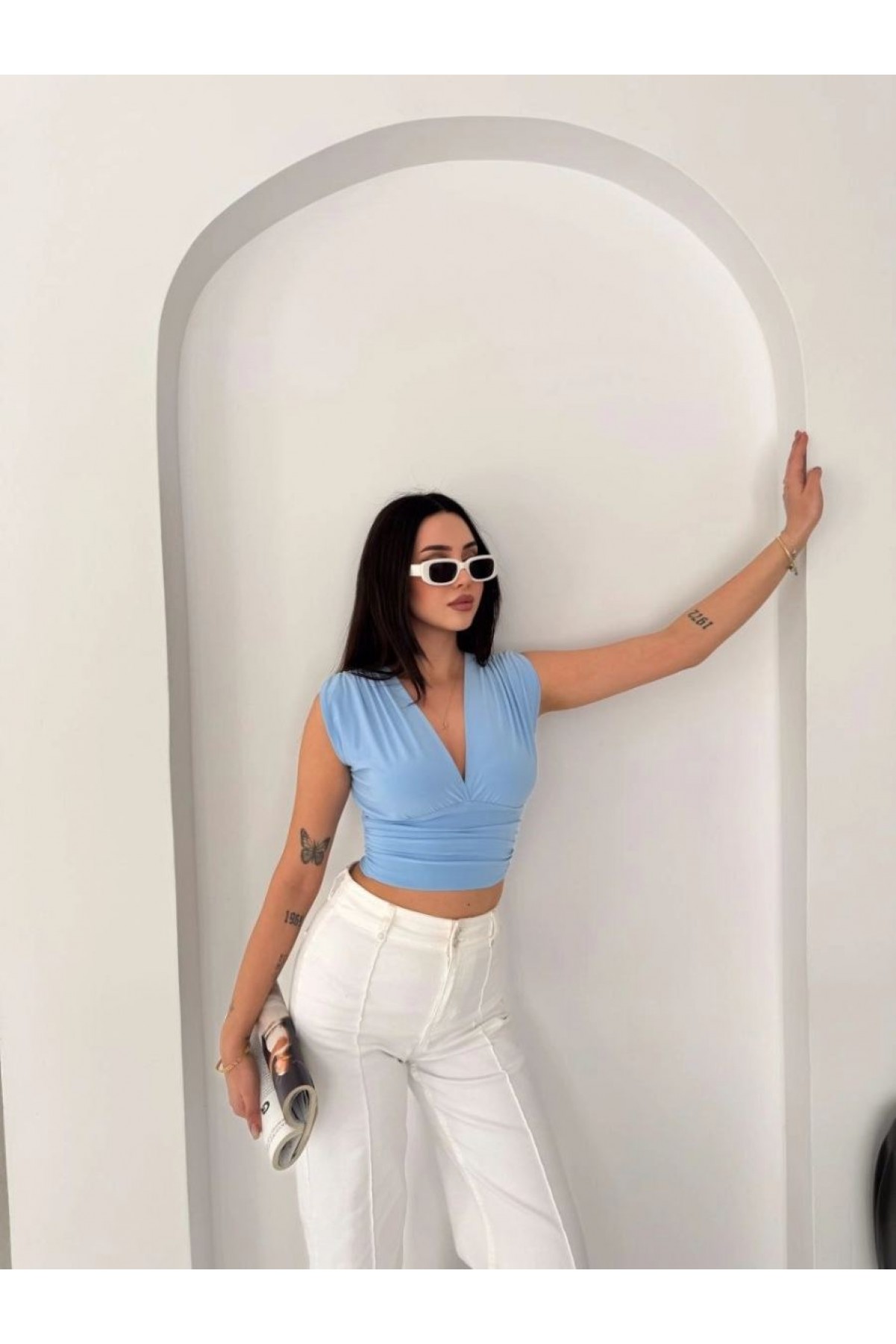 Kadın Vatkalı Kolsuz V Yaka Drapeli Crop Bluz Likralı Fit - Bebek Mavisi