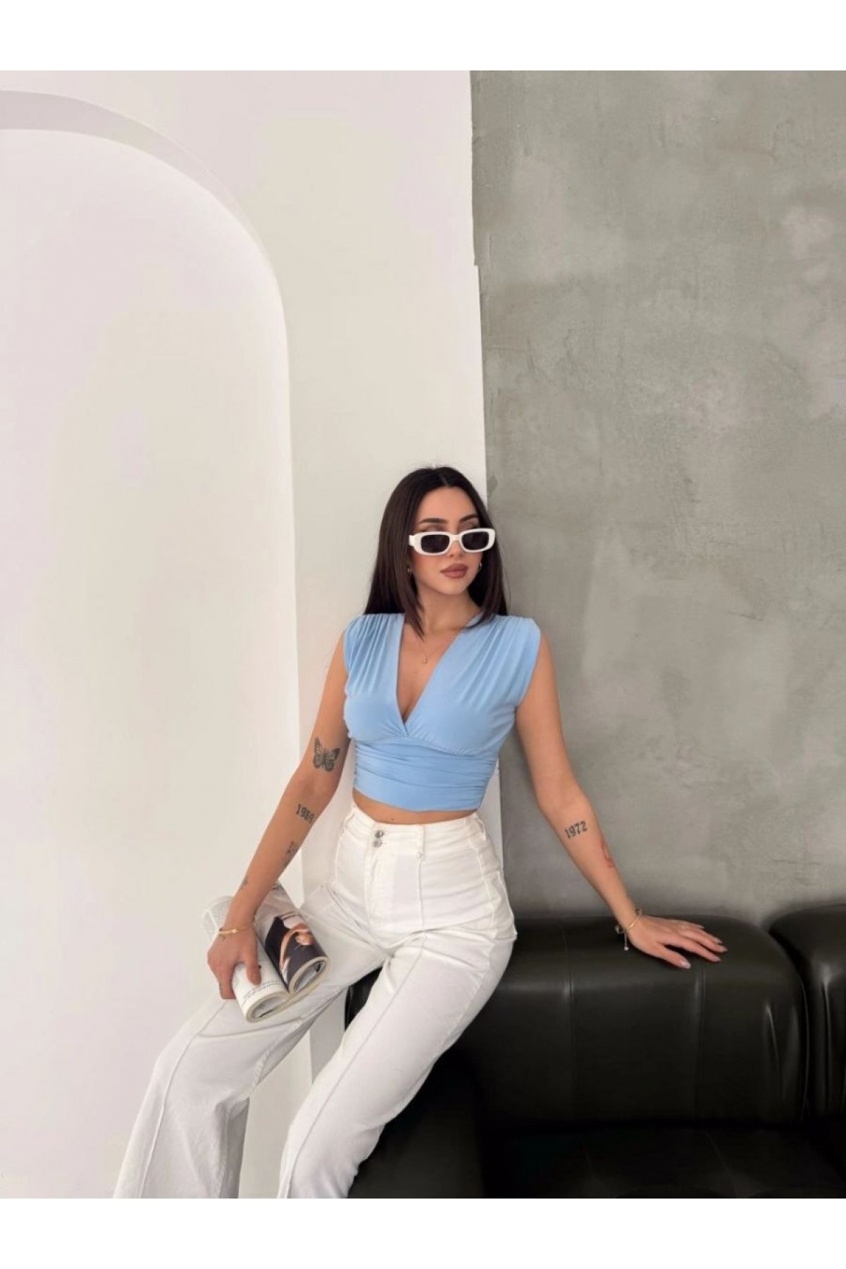 Kadın Vatkalı Kolsuz V Yaka Drapeli Crop Bluz Likralı Fit - Bebek Mavisi