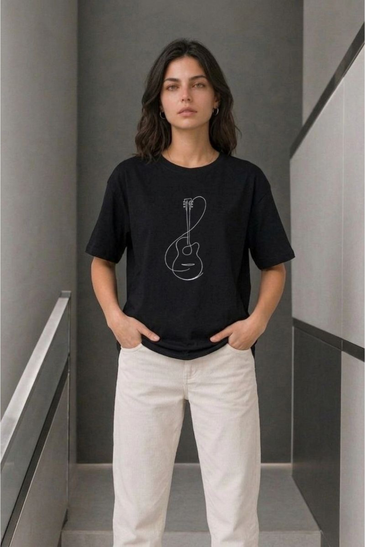 Kadın Minimal Gitar Baskılı Tişört T-Shirt Yazlık Kısa Kol Bisiklet Yaka T-Shirt - Siyah