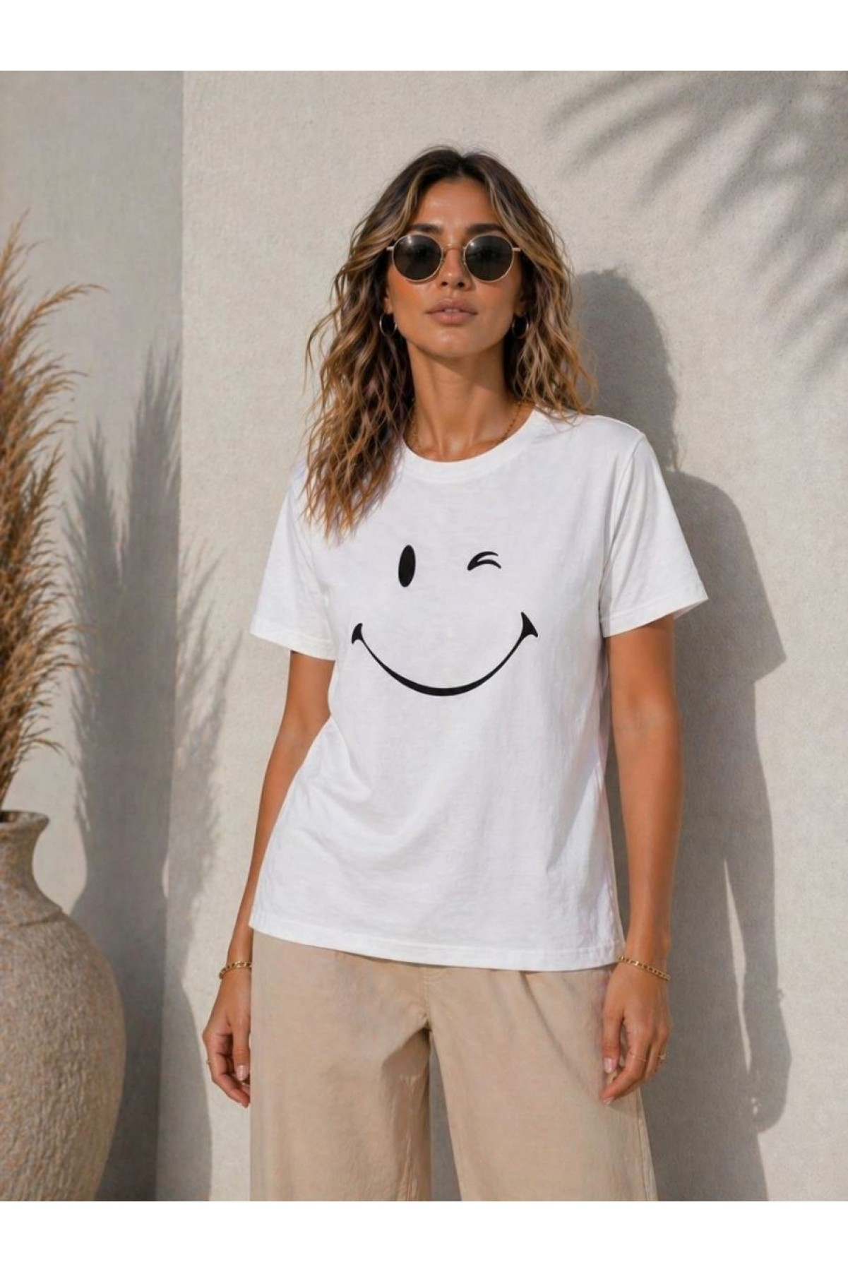 Kadın Minimal Gülümseyen Yüz Baskılı Tişört Kısa Kol Yazlık T-Shirt - Beyaz