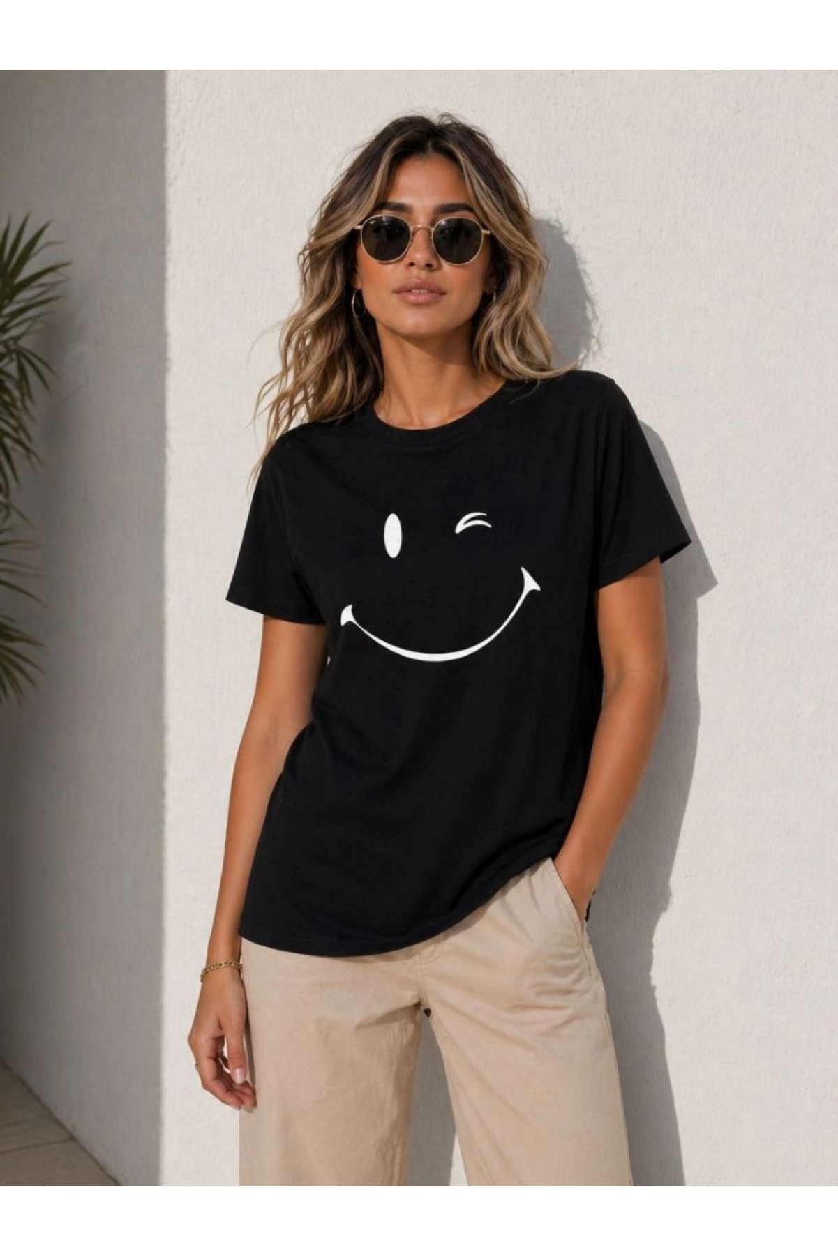 Kadın Minimal Gülümseyen Yüz Baskılı Tişört Kısa Kol Yazlık T-Shirt - Siyah