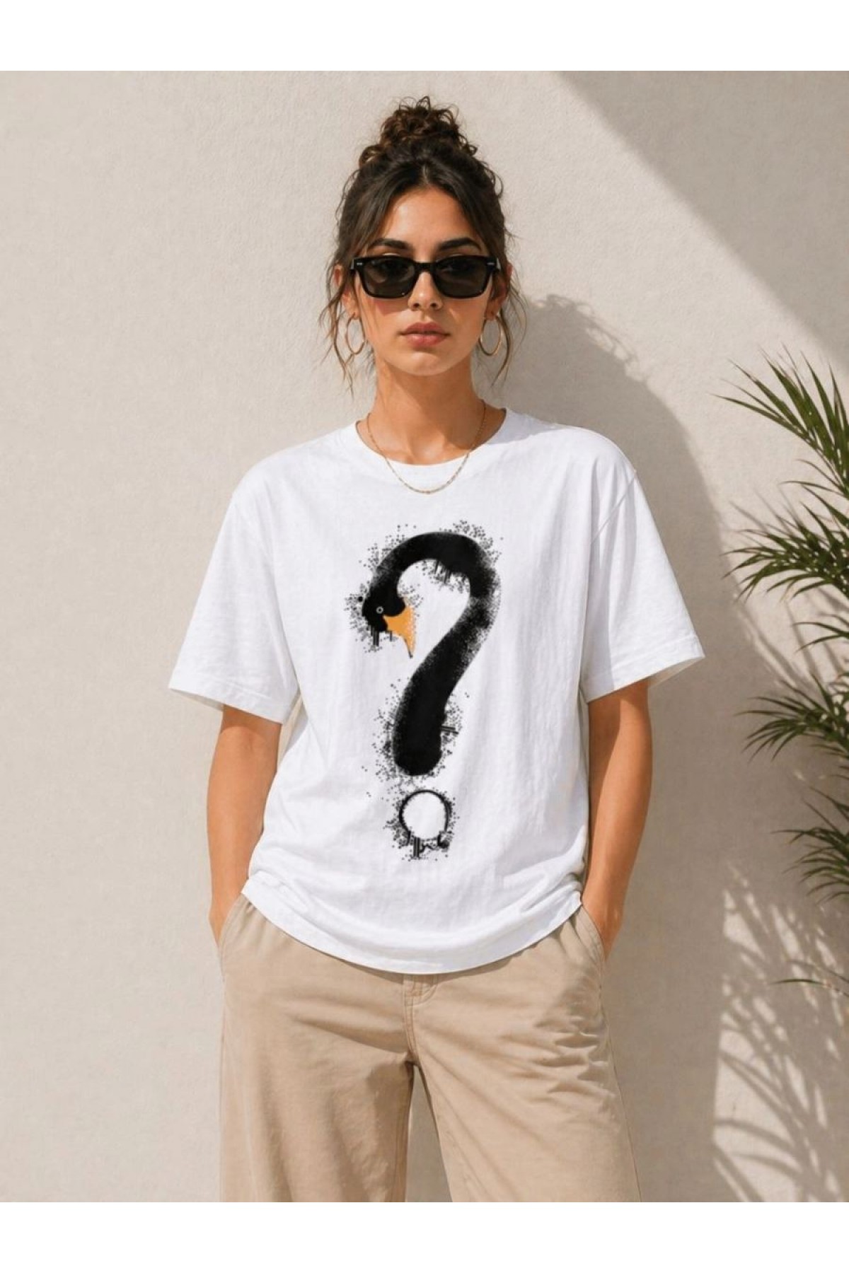 Kadın Kuğu Figürlü Soru İşareti Baskılı Tişört Kısa Kol T-Shirt - Beyaz
