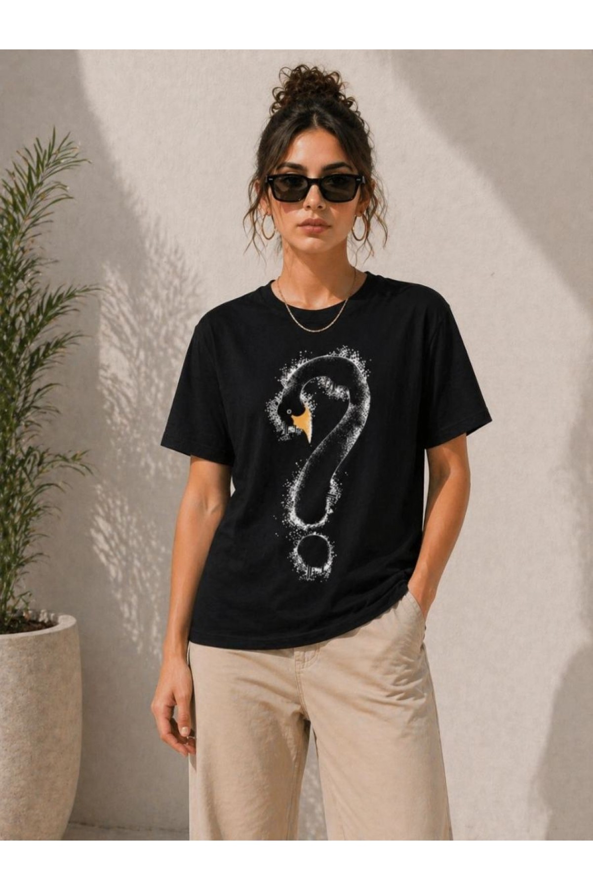 Kadın Kuğu Figürlü Soru İşareti Baskılı Tişört Kısa Kol T-Shirt - Siyah