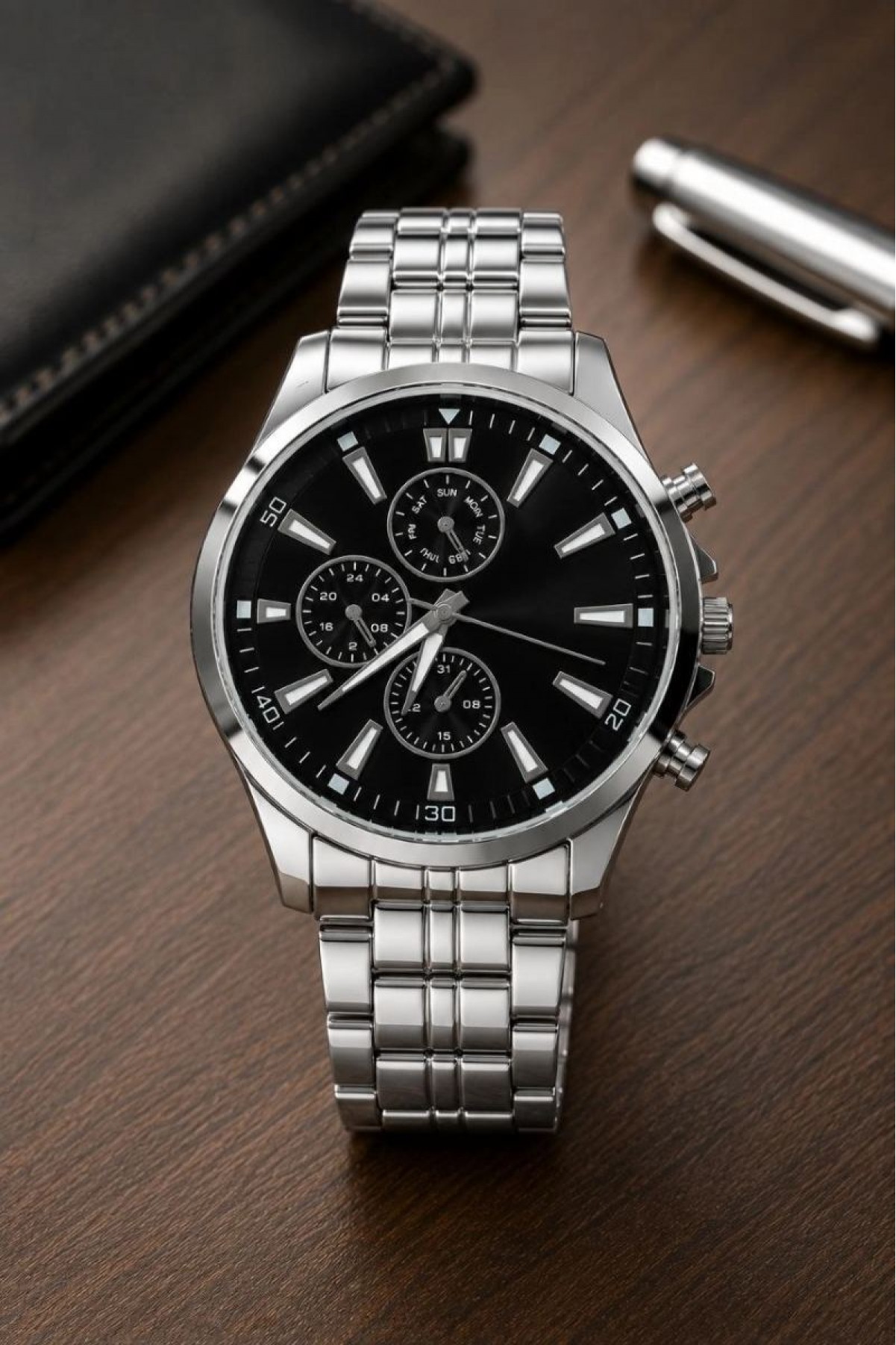 Erkek Gümüş Renk Metal Kordon Analog Kol Saati Takvim Göstergeli Siyah Kadran - Gümüş
