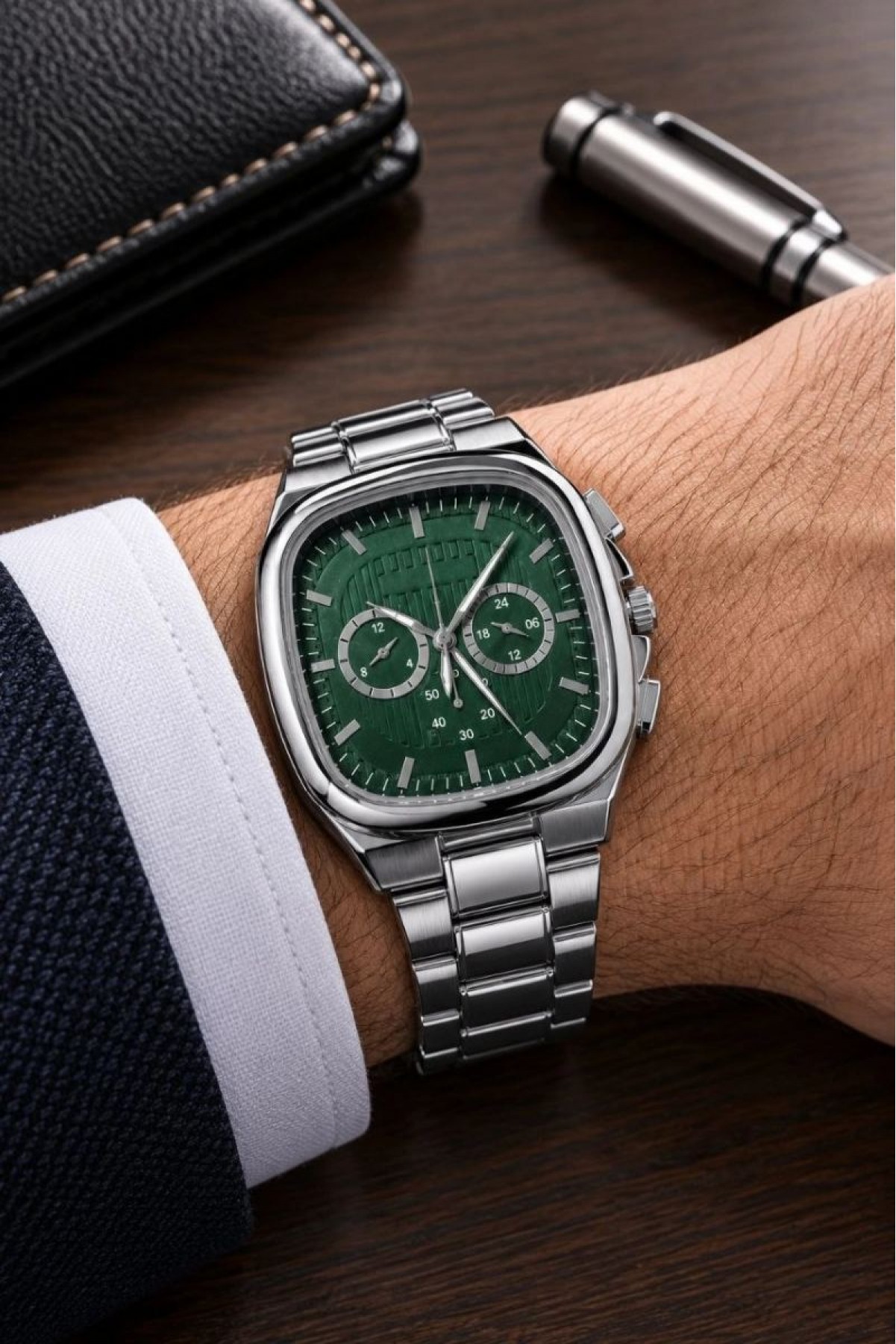 Erkek Gümüş Metal Kordon Analog Kol Saati Yeşil Kadran Takvim Göstergeli - Gümüş