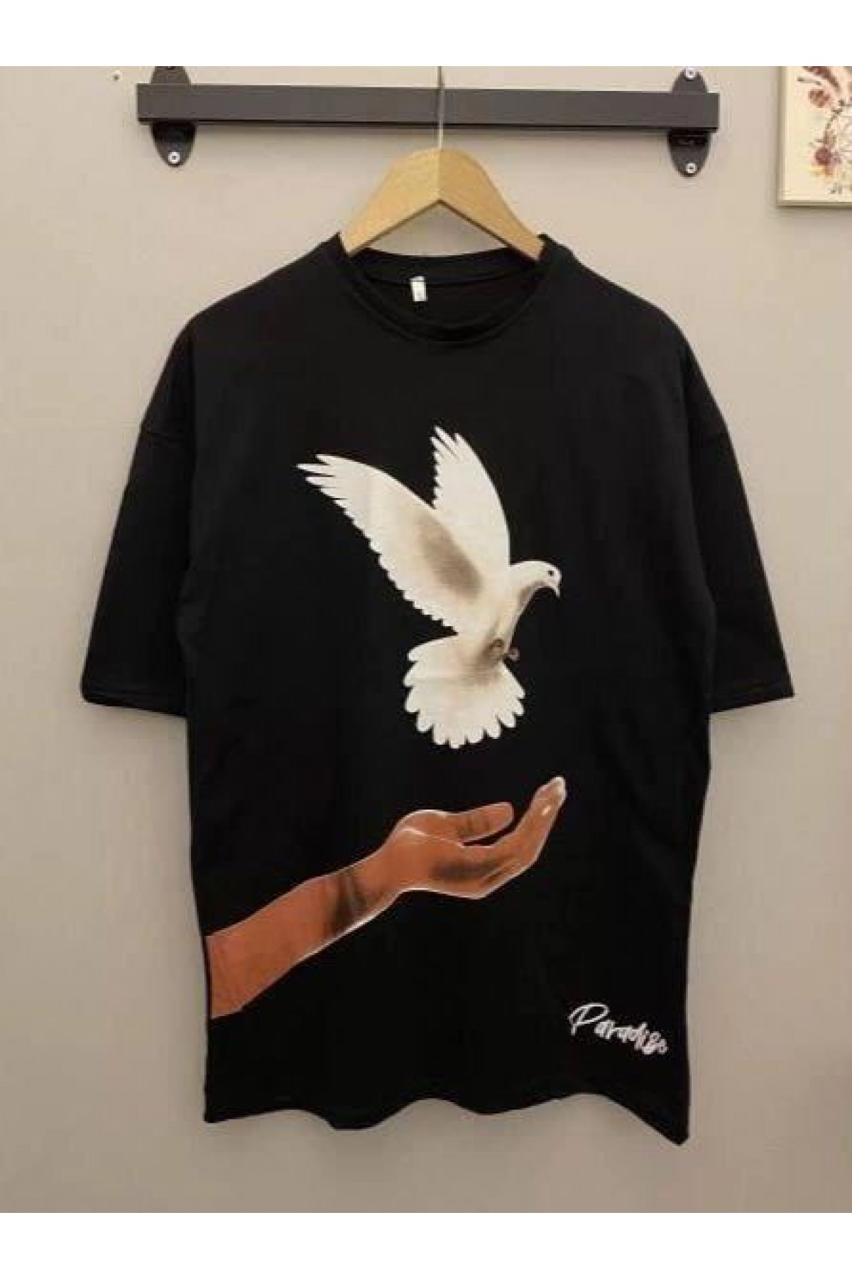 Kadın Kısa Kol Yazlık Tişört Bisiklet Yaka Uzi Güvercin Baskılı T-Shirt - Siyah