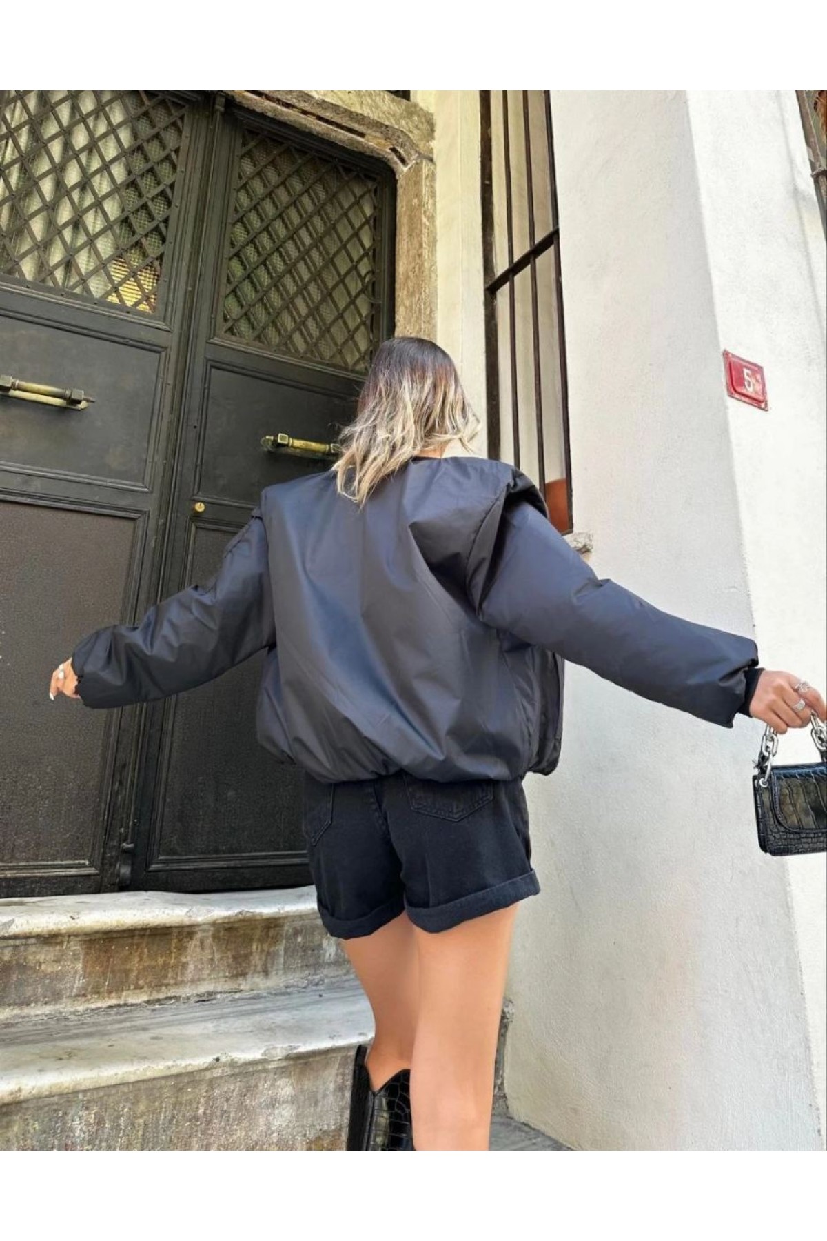 Kadın Oversize Bomber Ceket – Siyah, Fermuarlı, Sokak Modası Tarzı Mont - Siyah