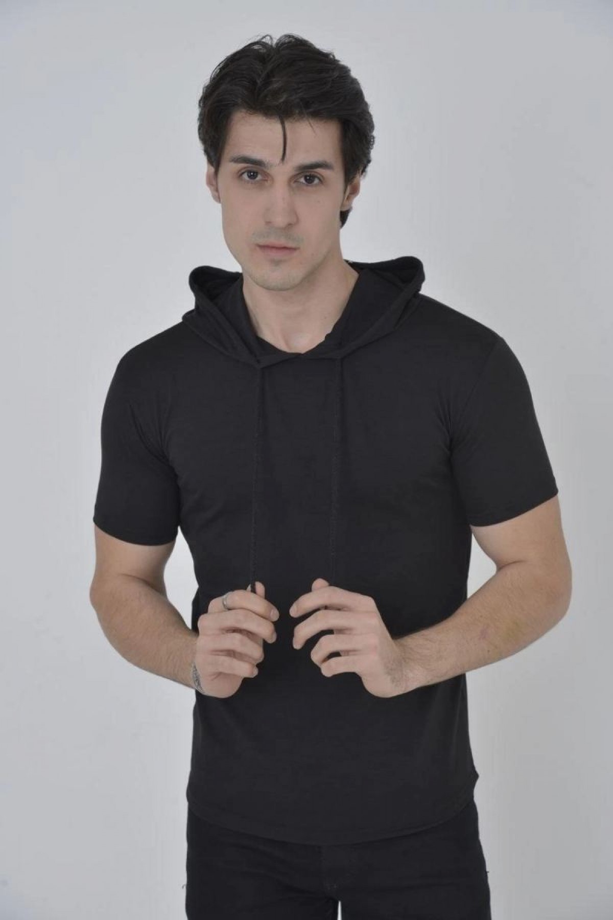 Kadın Kapüşonlu T-Shirt Kısa Kol Bisiklet Yaka Slimfit Tişört    - Siyah