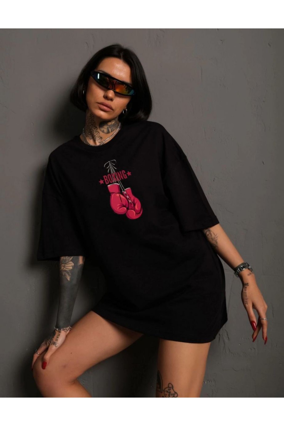 Kadın Kısa Kol Tişört Bisiklet Yaka Boxy Eldiven Baskılı T-Shirt - Siyah