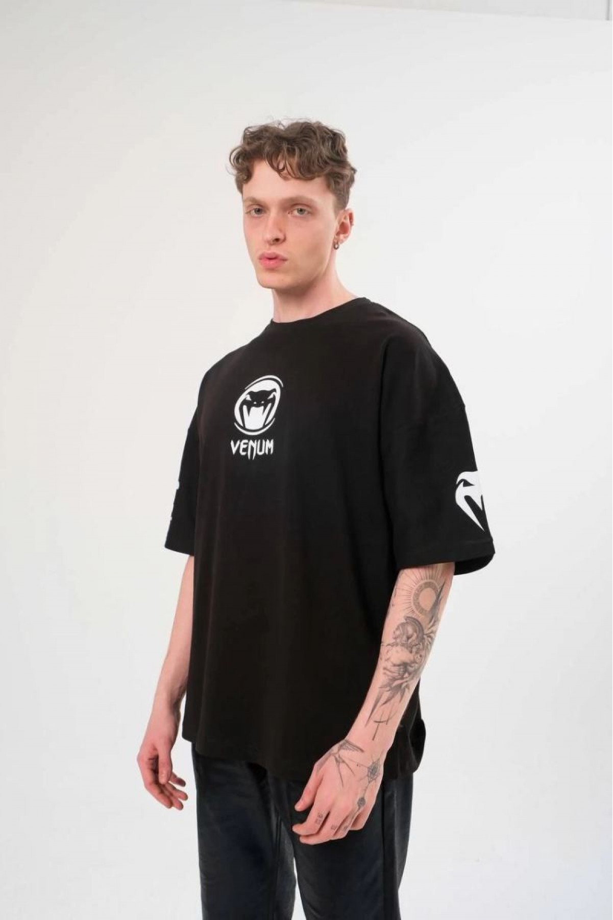Erkek Kısa Kol Tişört Göğüs ve Kol Bisiklet Yaka Baskılı T-Shirt - Siyah