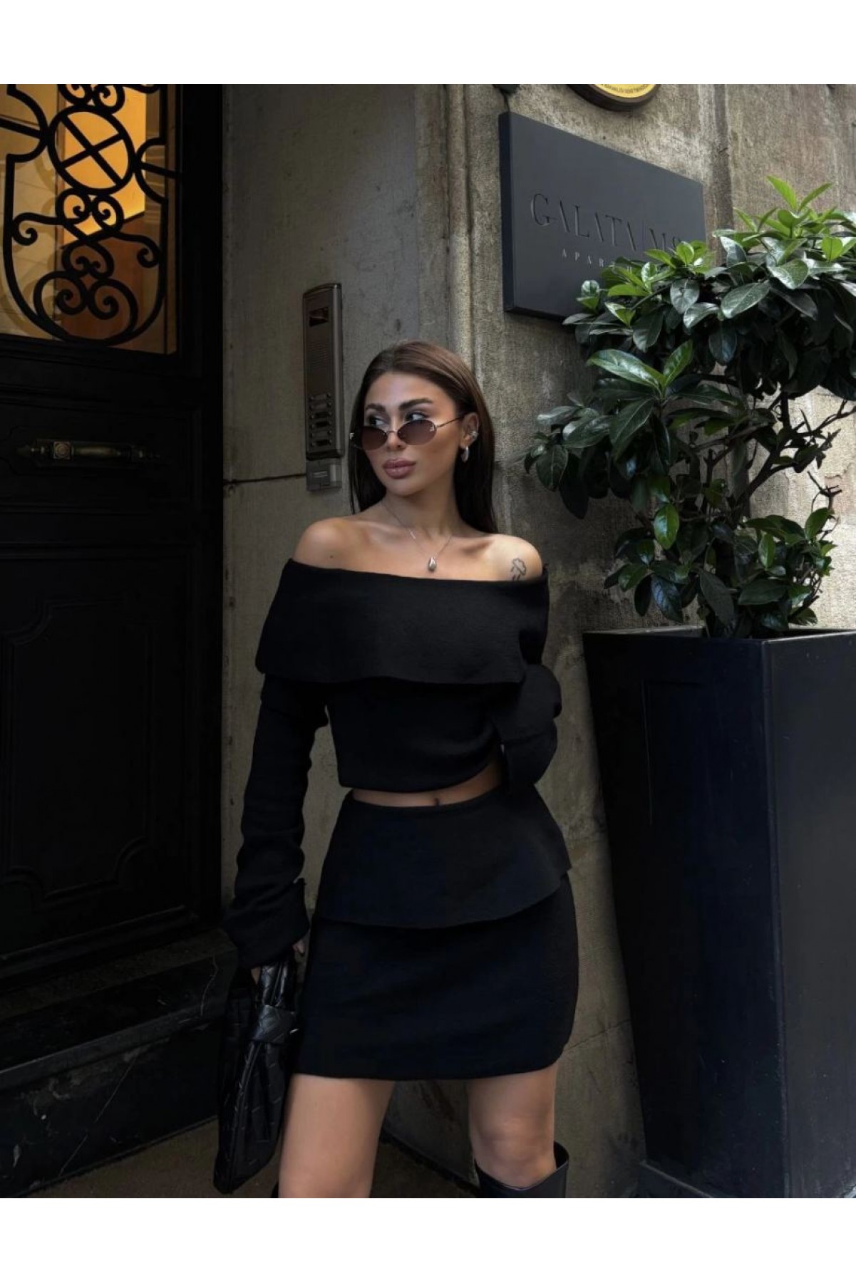 Kadın Straplez , Madonna , Carmen Yaka Croplu Mini Etekli ikili Alt-Üst Takım Triko - Siyah
