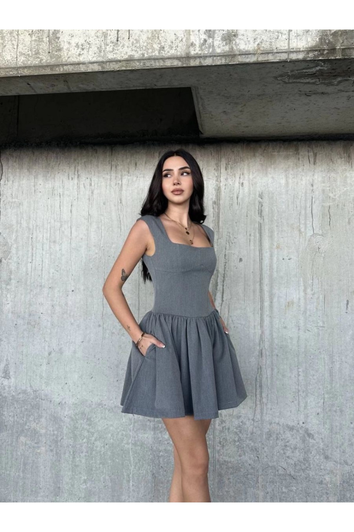 Kolsuz Mini Elbise- Gri