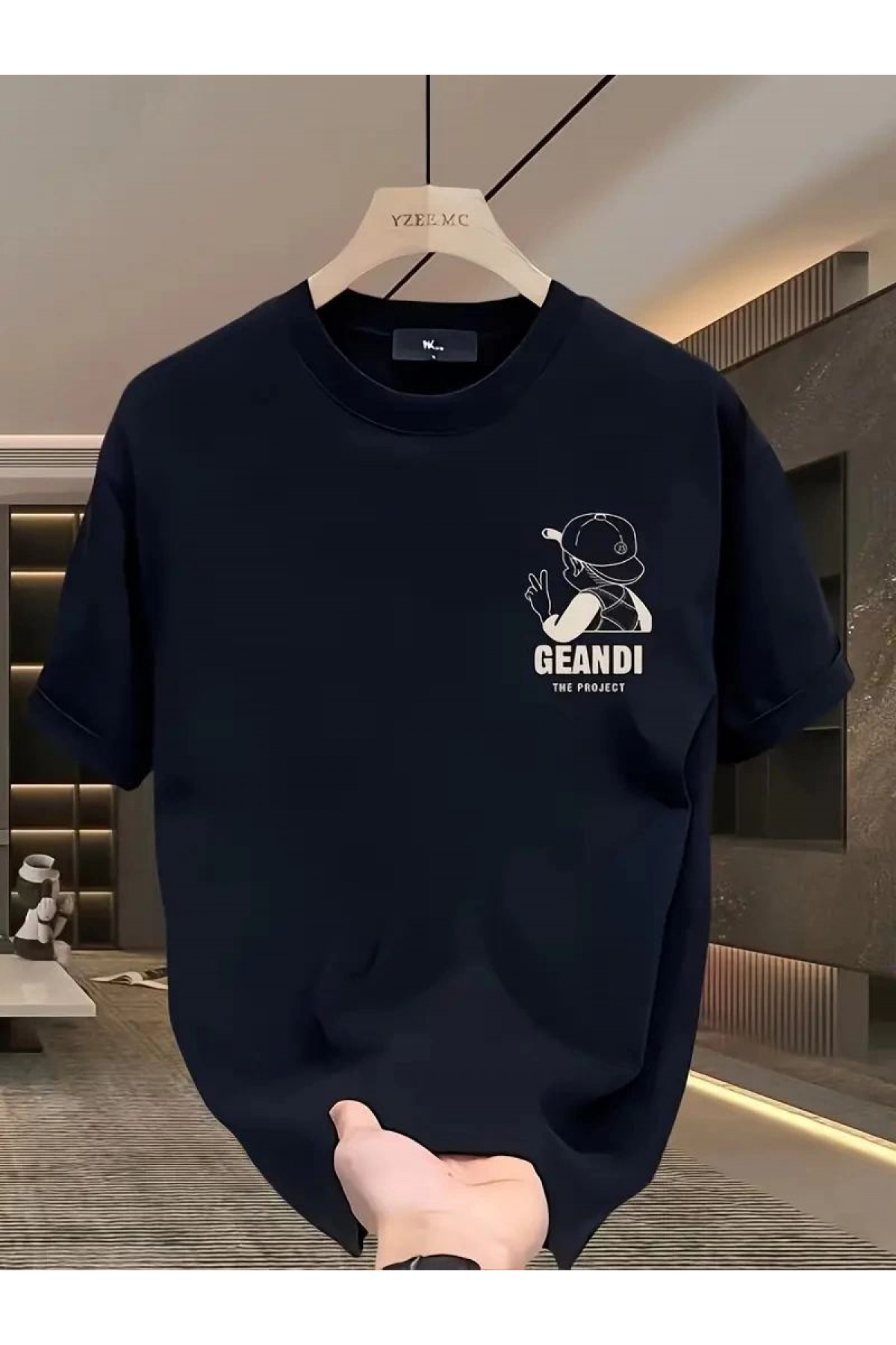 Kadın T-Shirt  "GANDHI The Project" Baskılı Kısa Kollu tişört - Siyah