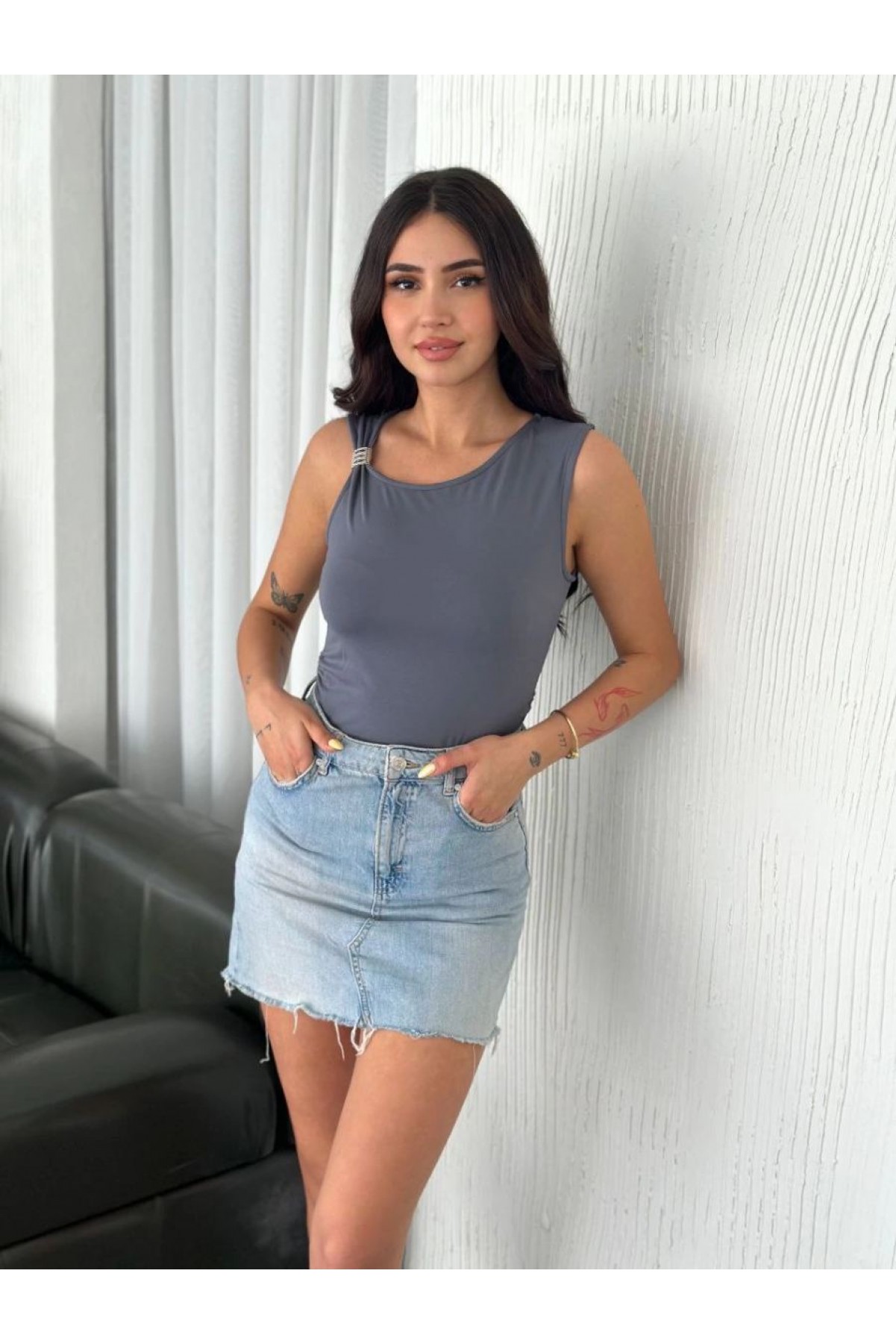Osy Modal Yumuşak Dokulu Bisiklet Yaka Kadın Sıfır Kol Bluz Omuz Toka Aksesuar - Antrasit