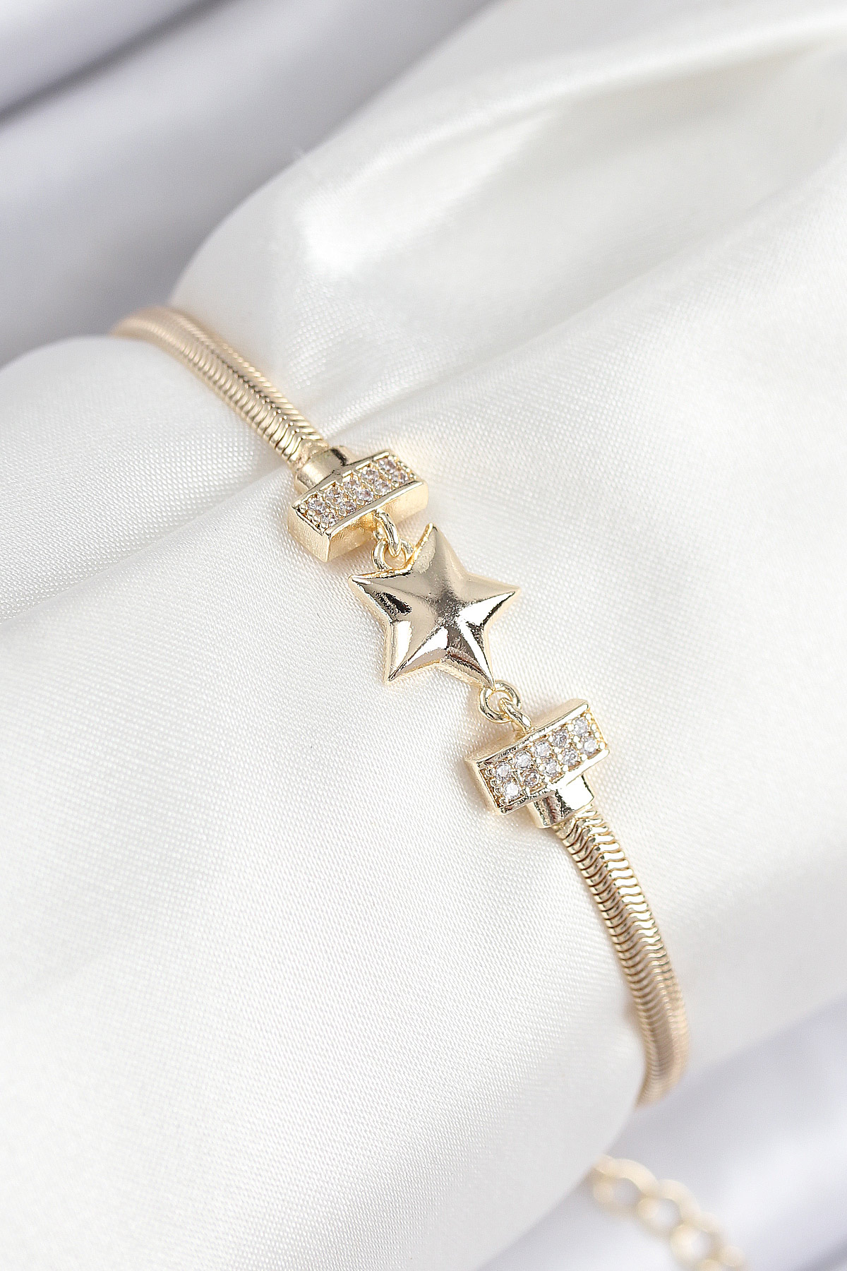 Pirinç Zirkon Taşlı Yıldız Model Gold Renk Kadın Bileklik - TJ-BB7899