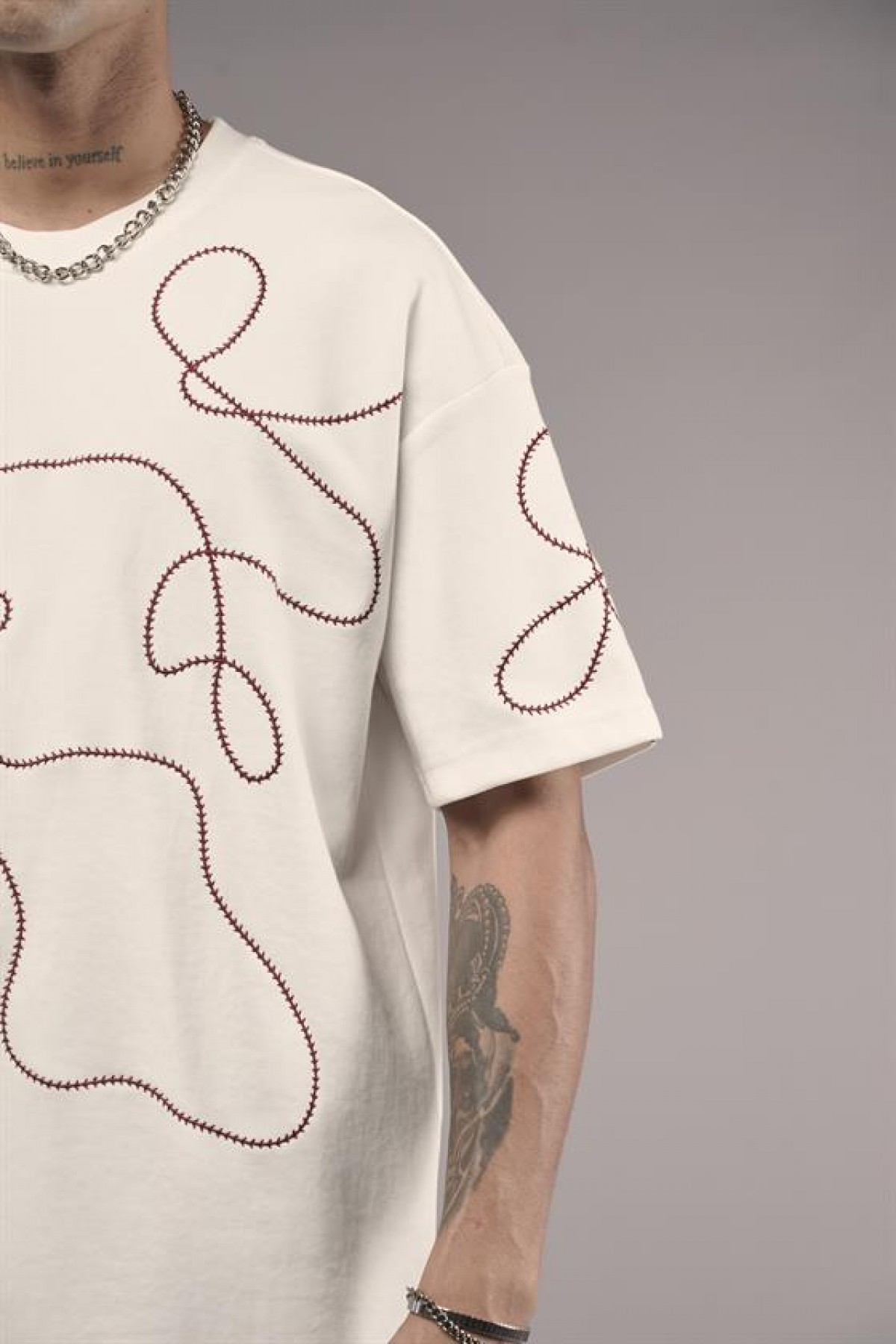 Bisiklet Yaka Nakış Detaylı Oversize Kalıp Unisex Tişört S