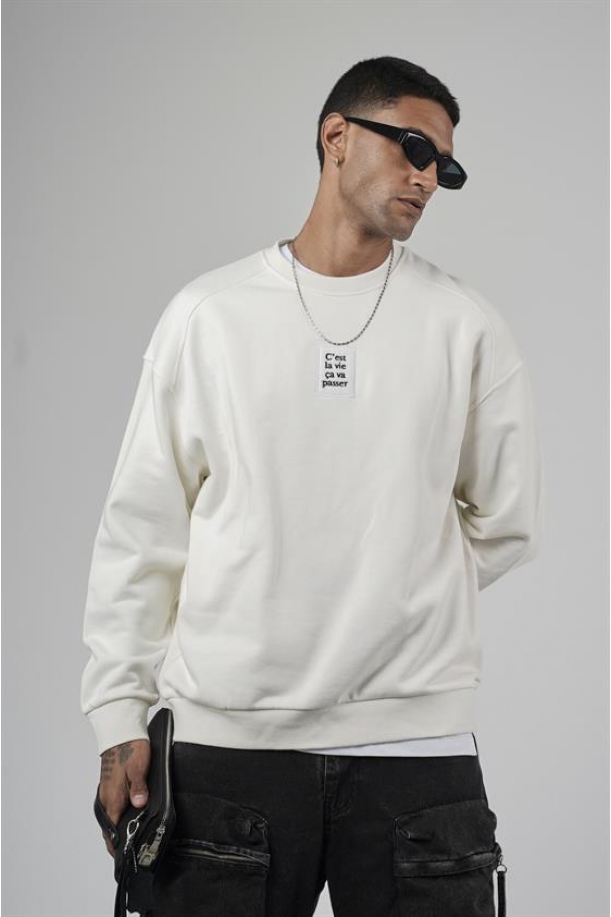 Bisiklet Yaka Önü Etiket Detaylı Oversize Basic Erkek Sweatshirt S