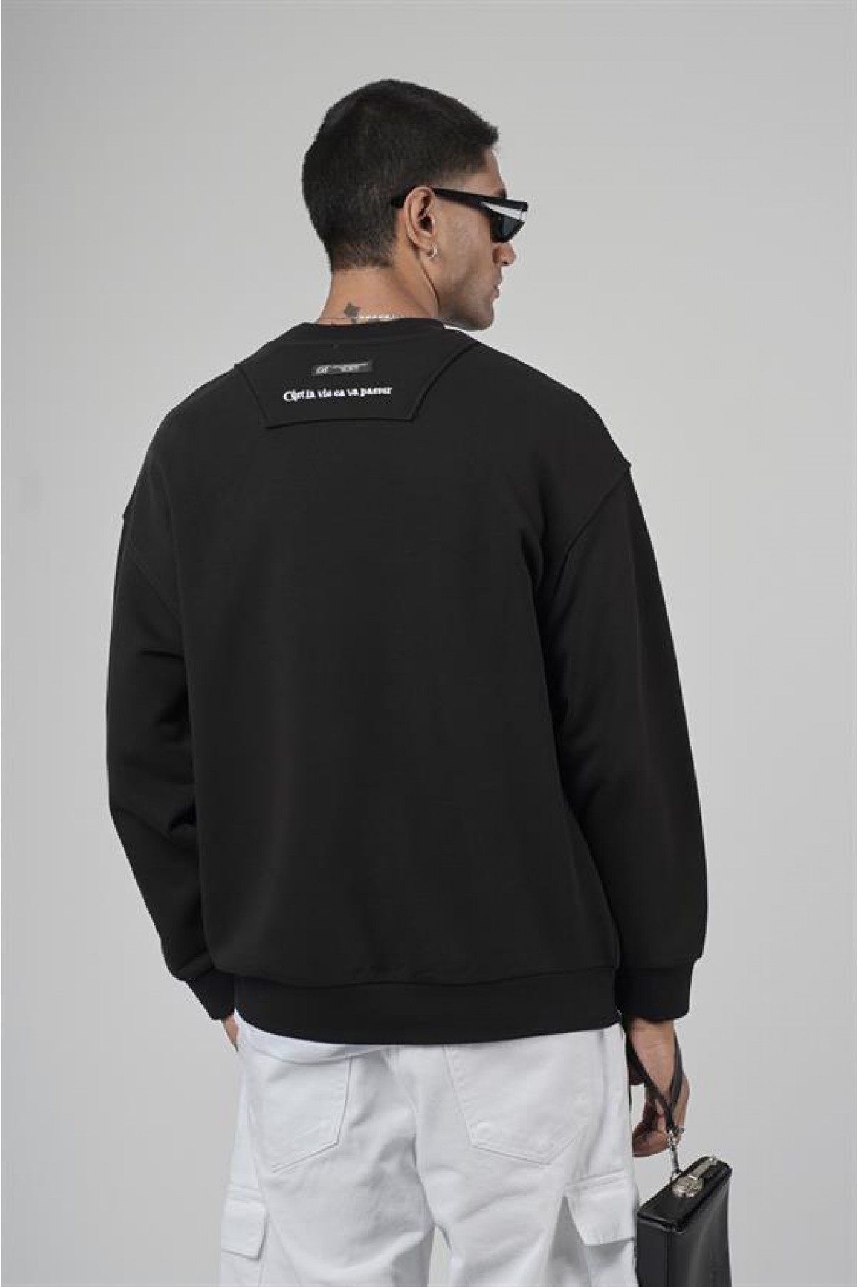 Bisiklet Yaka Önü Etiket Detaylı Oversize Basic Erkek Sweatshirt S