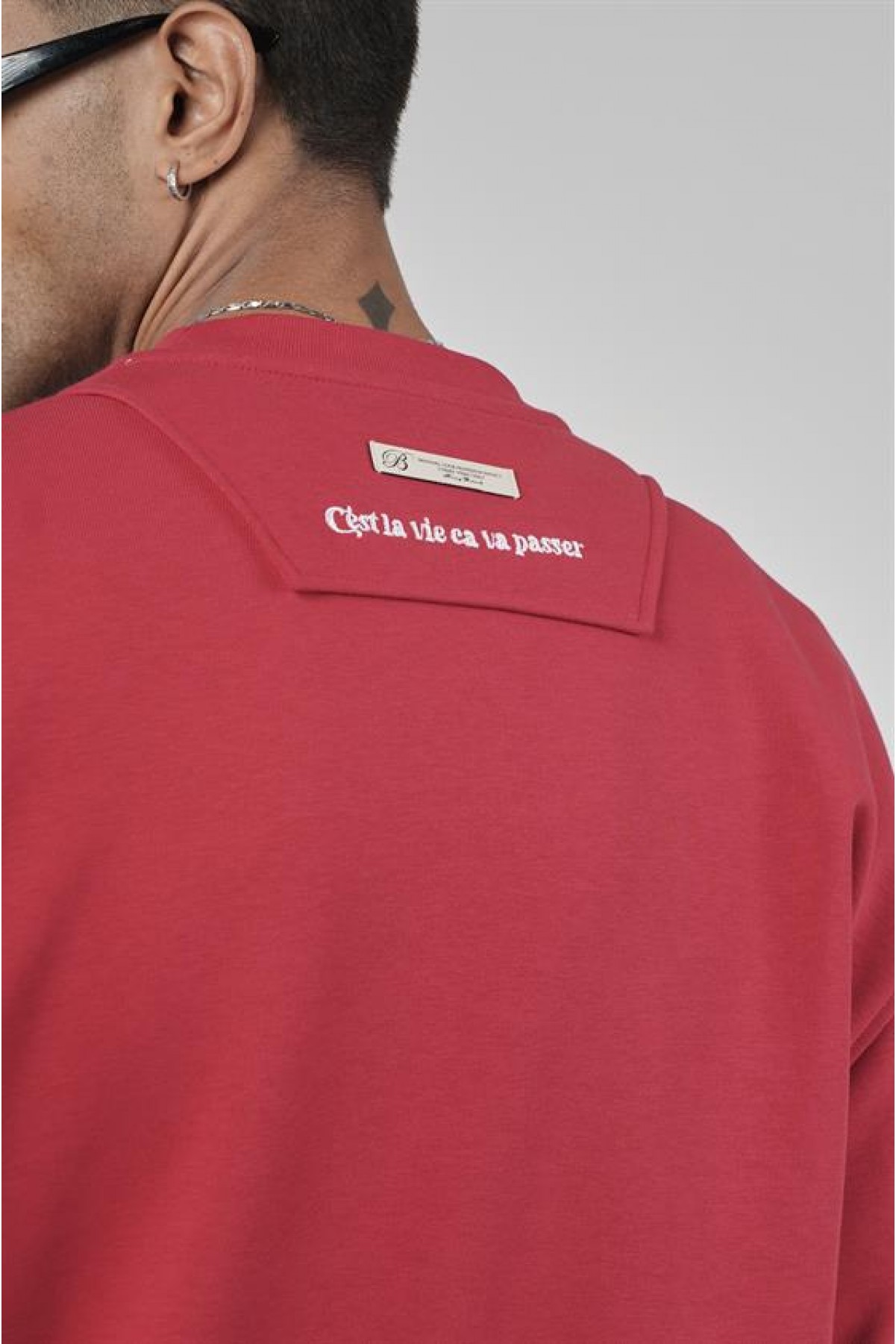 Bisiklet Yaka Önü Etiket Detaylı Oversize Basic Erkek Sweatshirt S