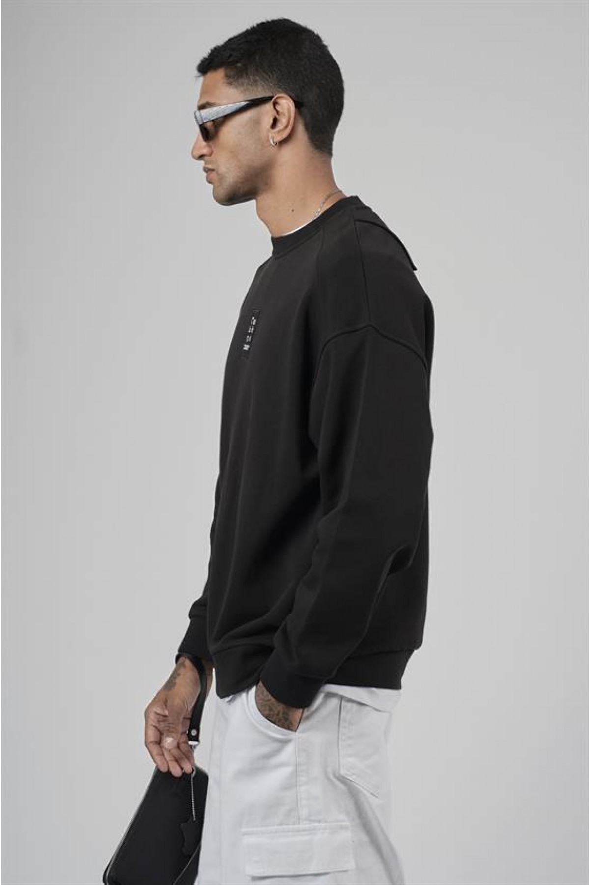 Bisiklet Yaka Önü Etiket Detaylı Oversize Basic Erkek Sweatshirt S