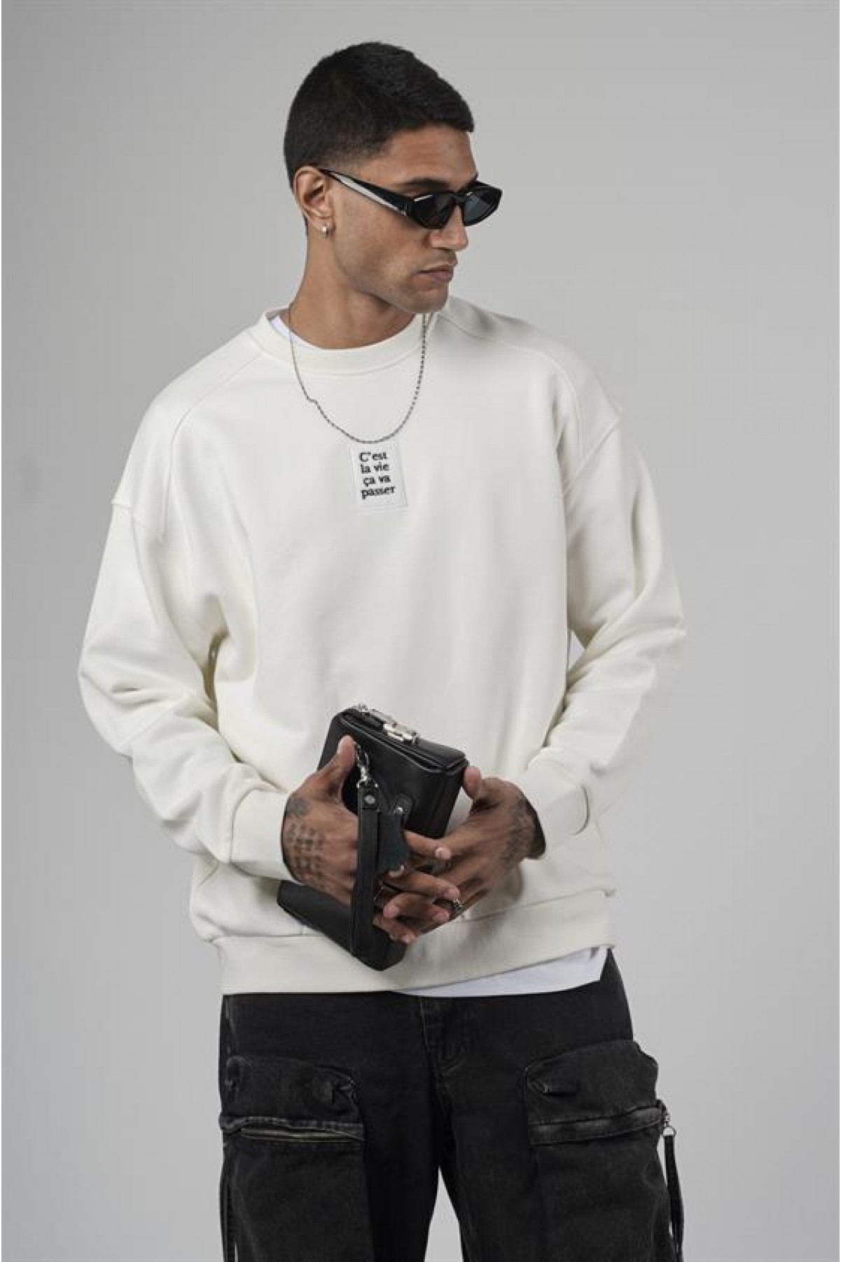 Bisiklet Yaka Önü Etiket Detaylı Oversize Basic Erkek Sweatshirt S