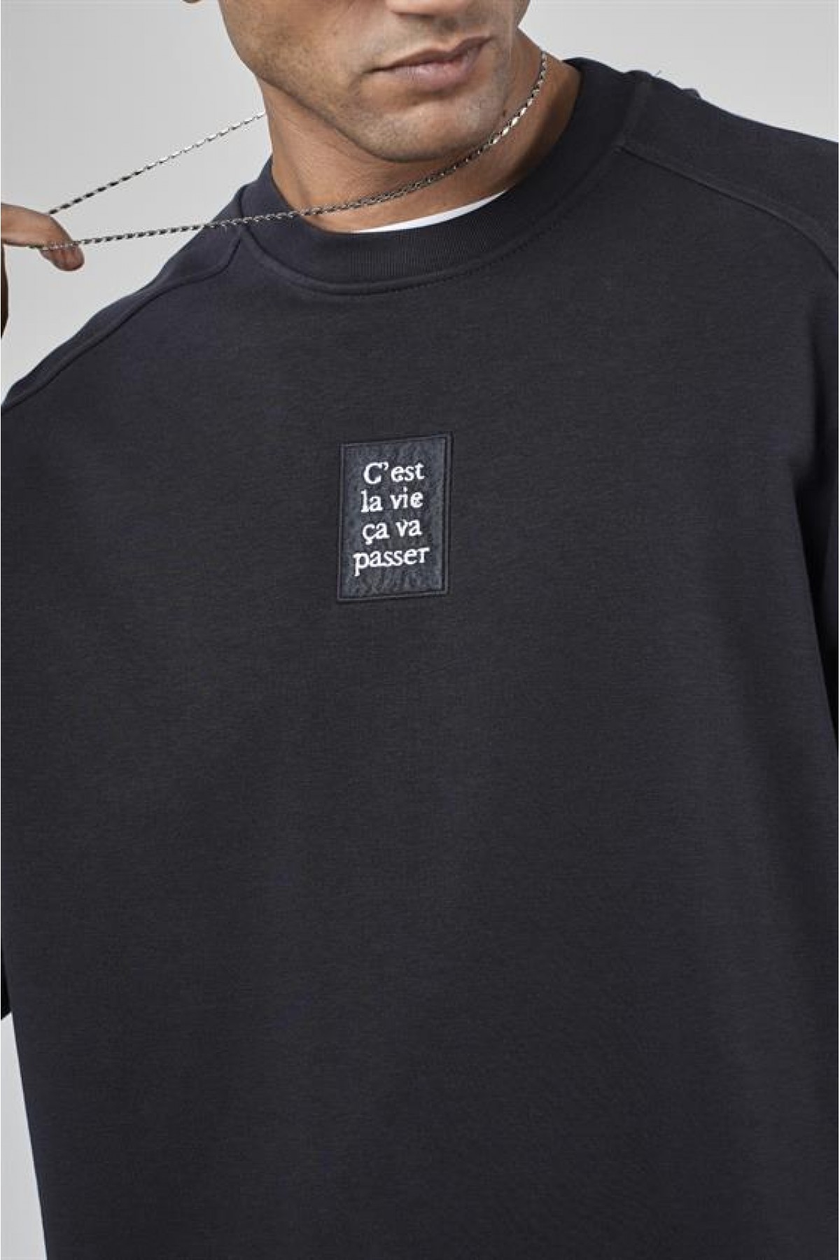 Bisiklet Yaka Önü Etiket Detaylı Oversize Basic Erkek Sweatshirt S