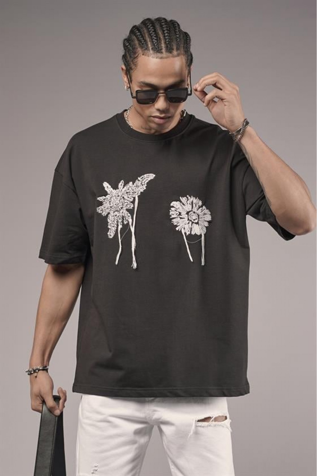 Bisiklet Yaka Önü Nakış Detaylı Oversize Kalıp Tişört S