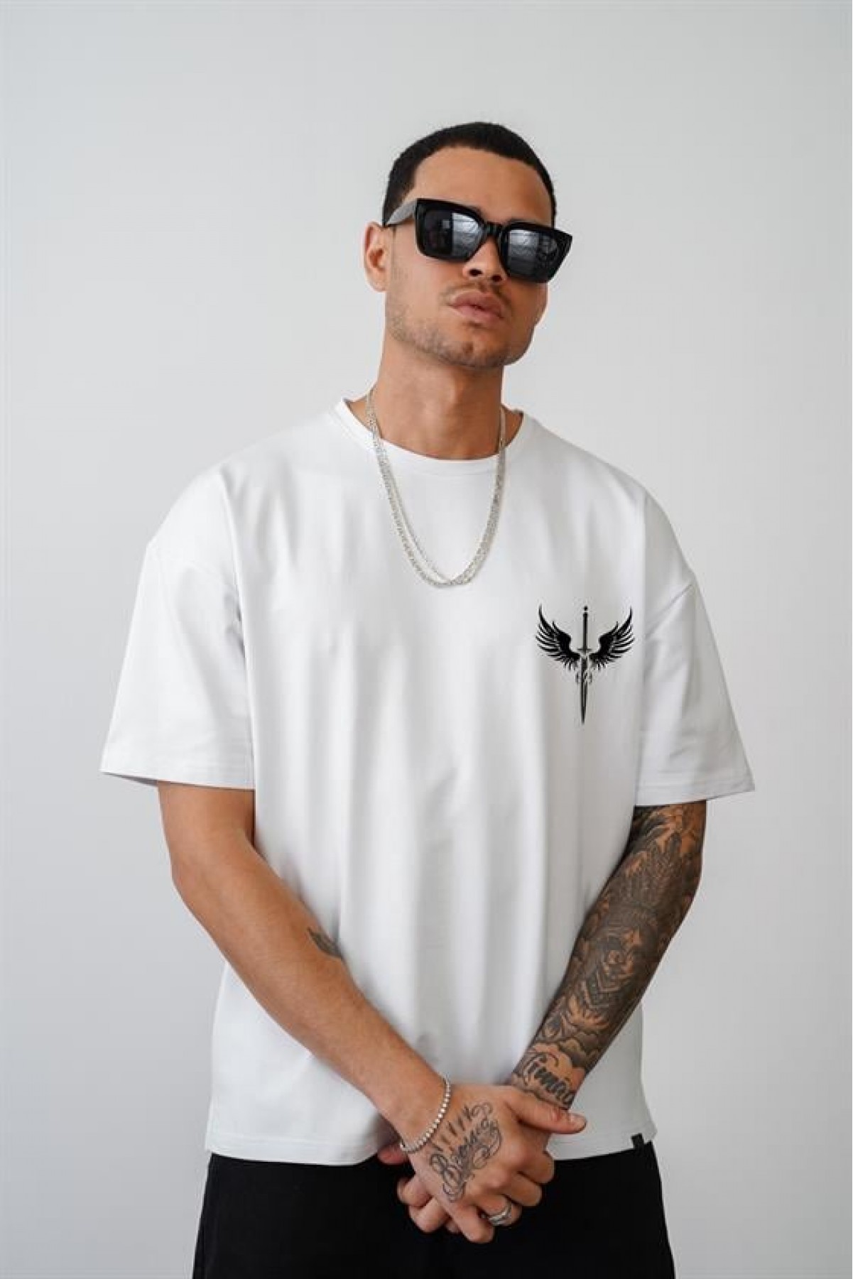 Kılıç Baskılı Oversize Kalıp Unisex Tişört Beyaz