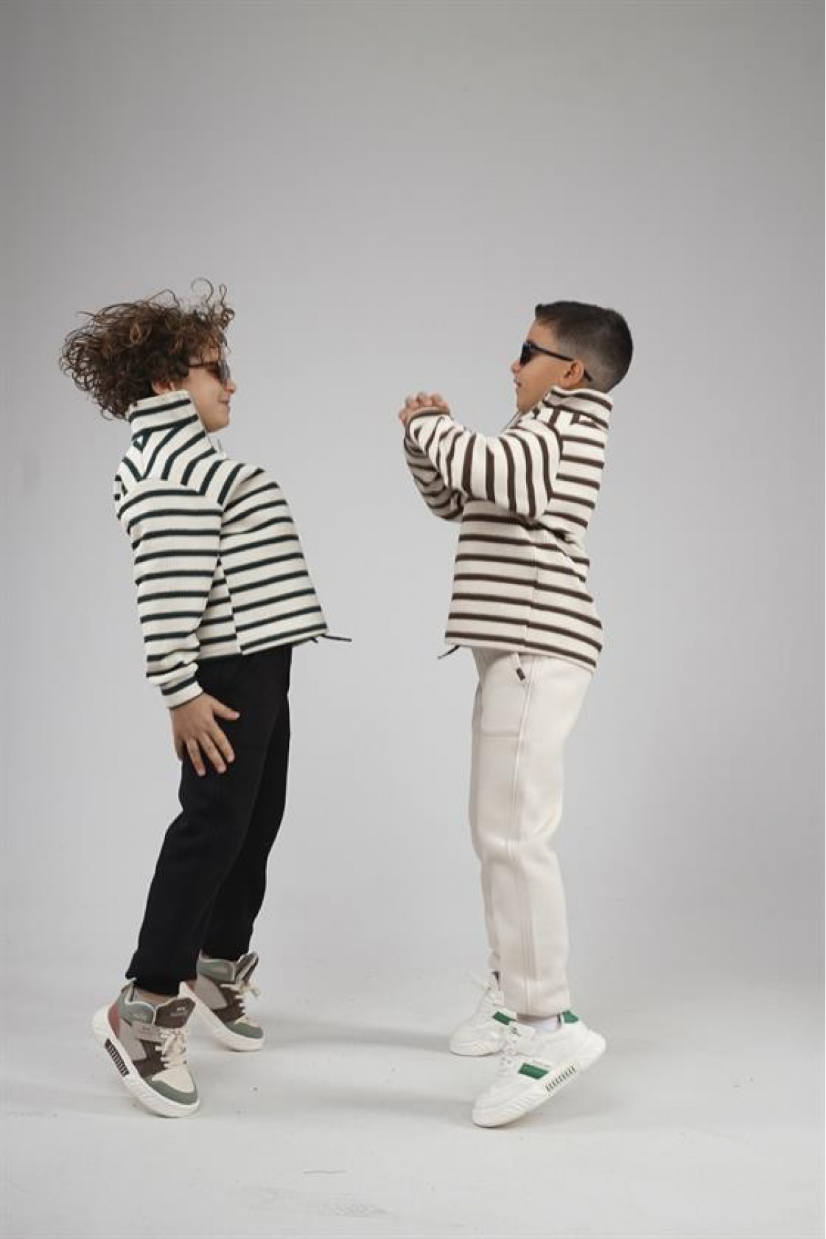 Kingbrich Kids Oversize Kalıp Çizgili Yakası Fermuarlı Sweatshirt 7/8 YAŞ
