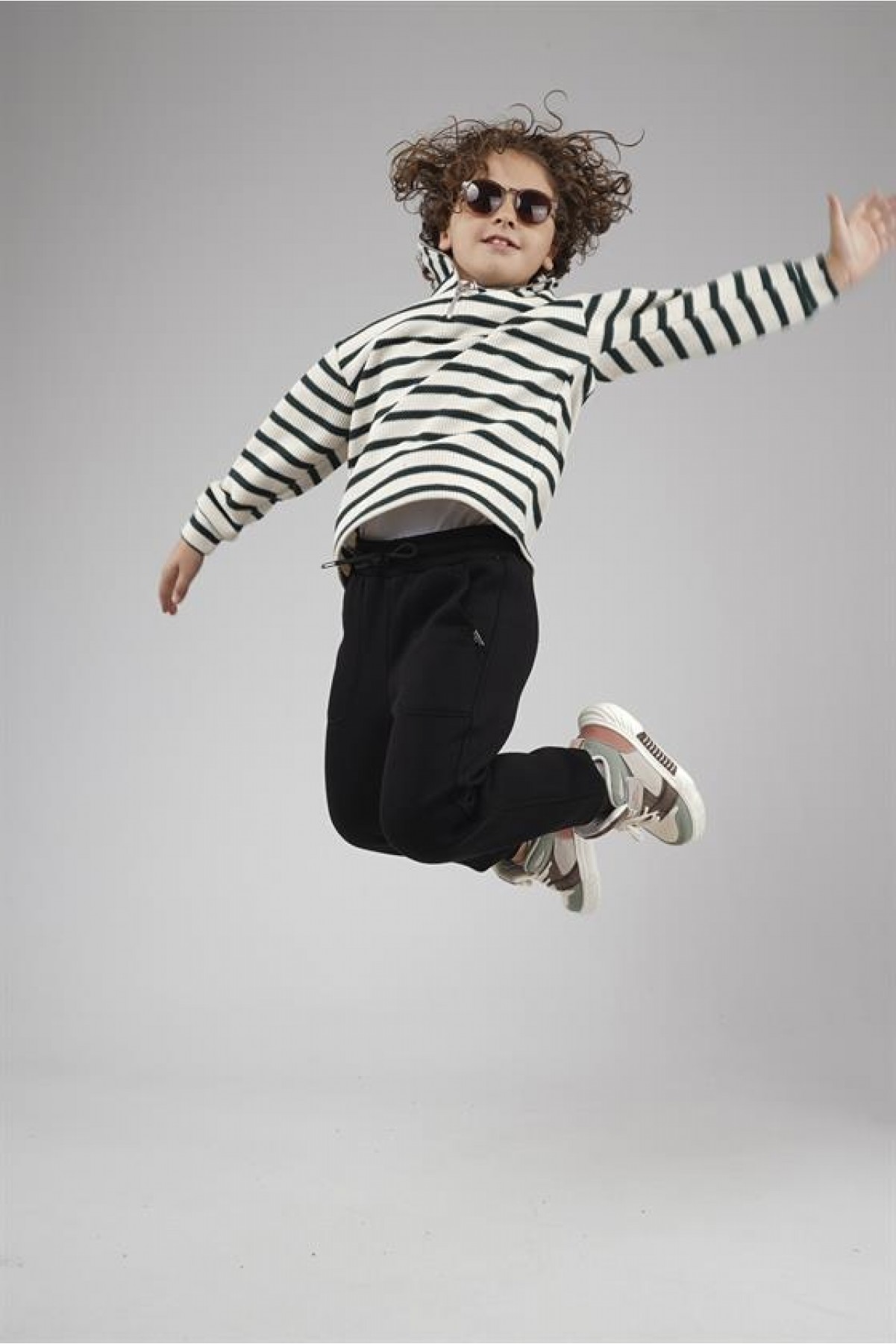 Kingbrich Kids Oversize Kalıp Çizgili Yakası Fermuarlı Sweatshirt 7/8 YAŞ