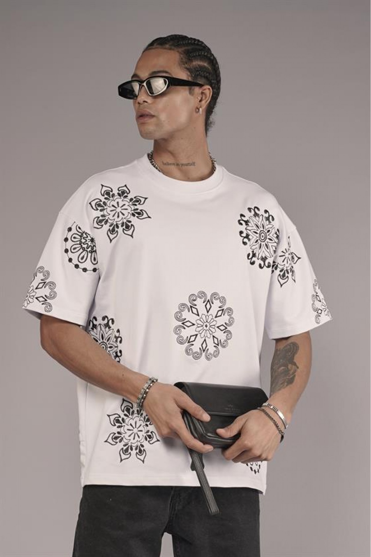 Nakış Detaylı Oversize Kalıp Unisex Tişört S