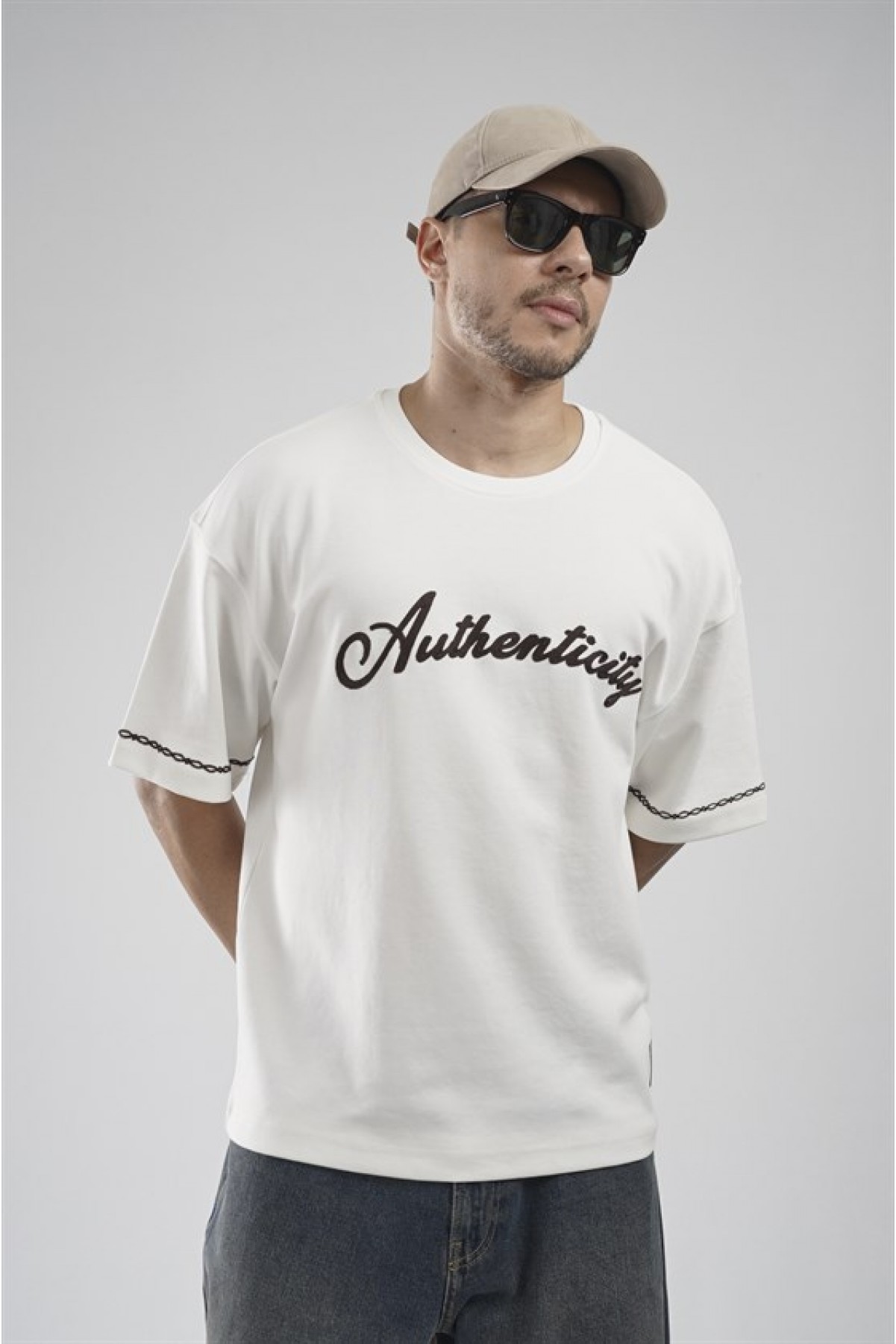 Oversize Kalıp Authenticity Nakış Detaylı Tişört S