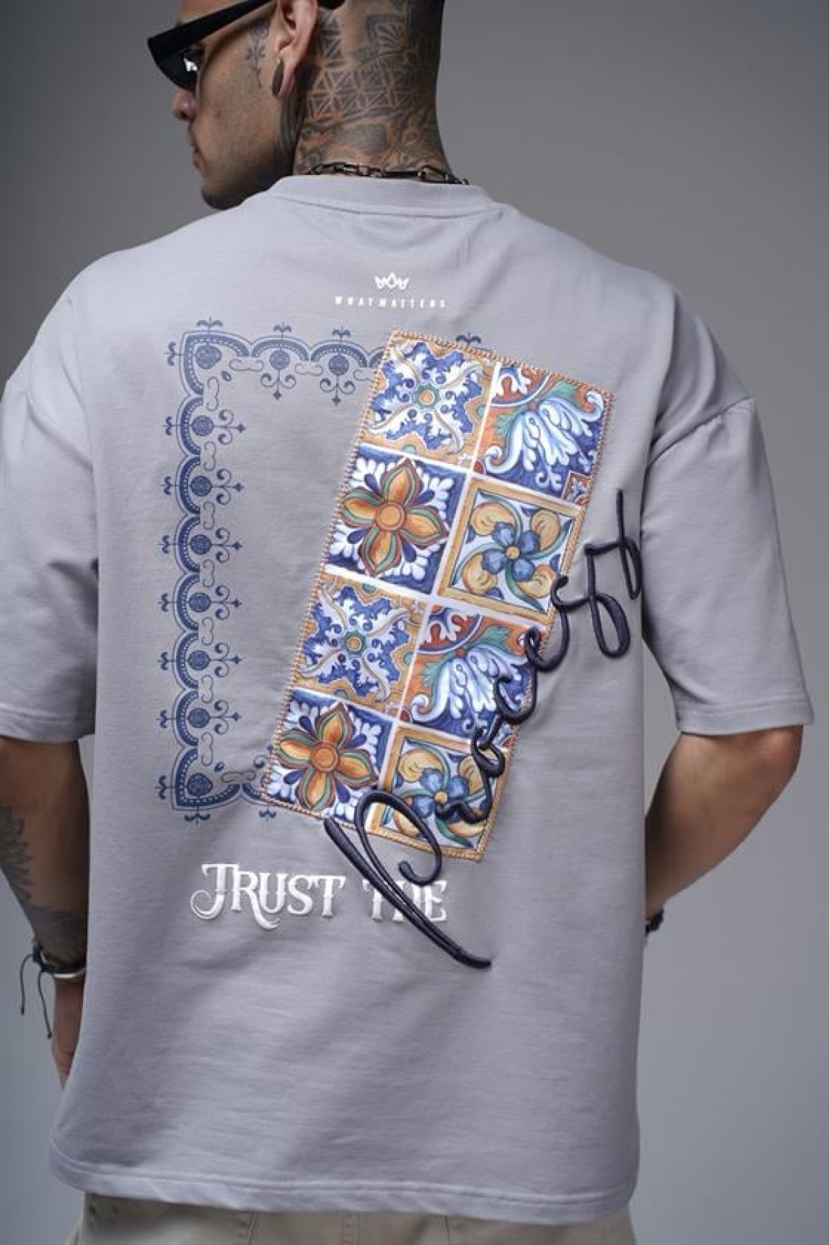 Sırtı Garnili Nakış Detaylı Baskılı Oversize Kalıp Unisex Tişört S