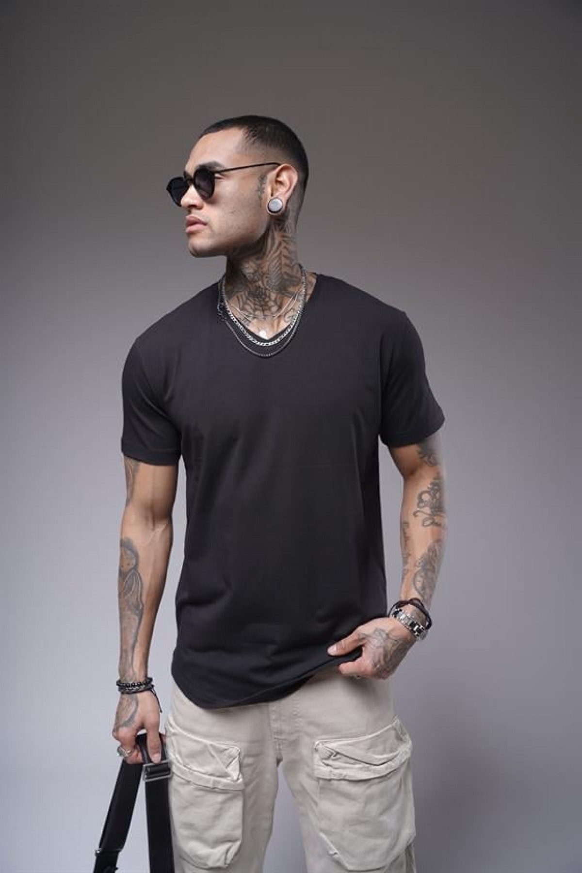 V Yaka Düz Basic Regular Kalıp Erkek Tişört S