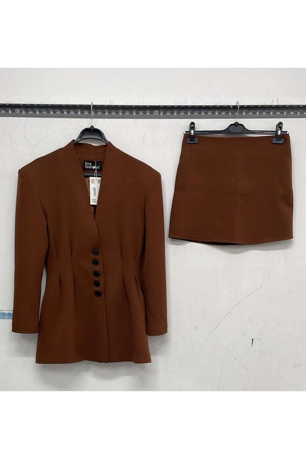 Düğme Detaylı Blazer Ceket ve Şort Etek Takım – Kahverengi