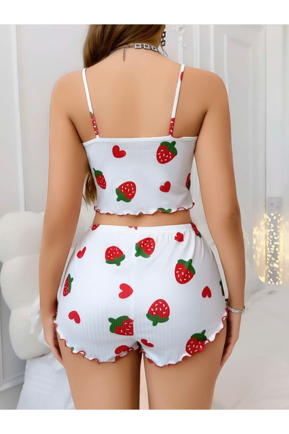 Kadın Beyaz Çilek desenli Şortlu Pijama Takımı 5053 S/M
