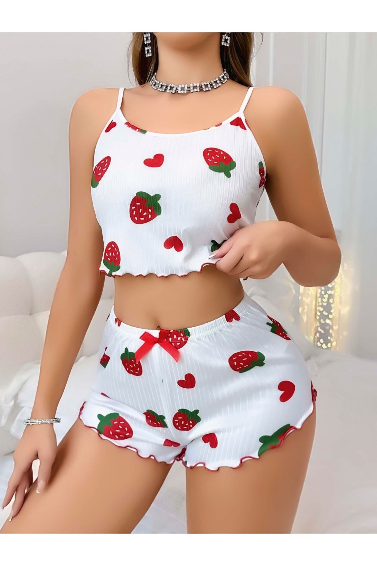 Kadın Beyaz Çilek desenli Şortlu Pijama Takımı 5053 S/M