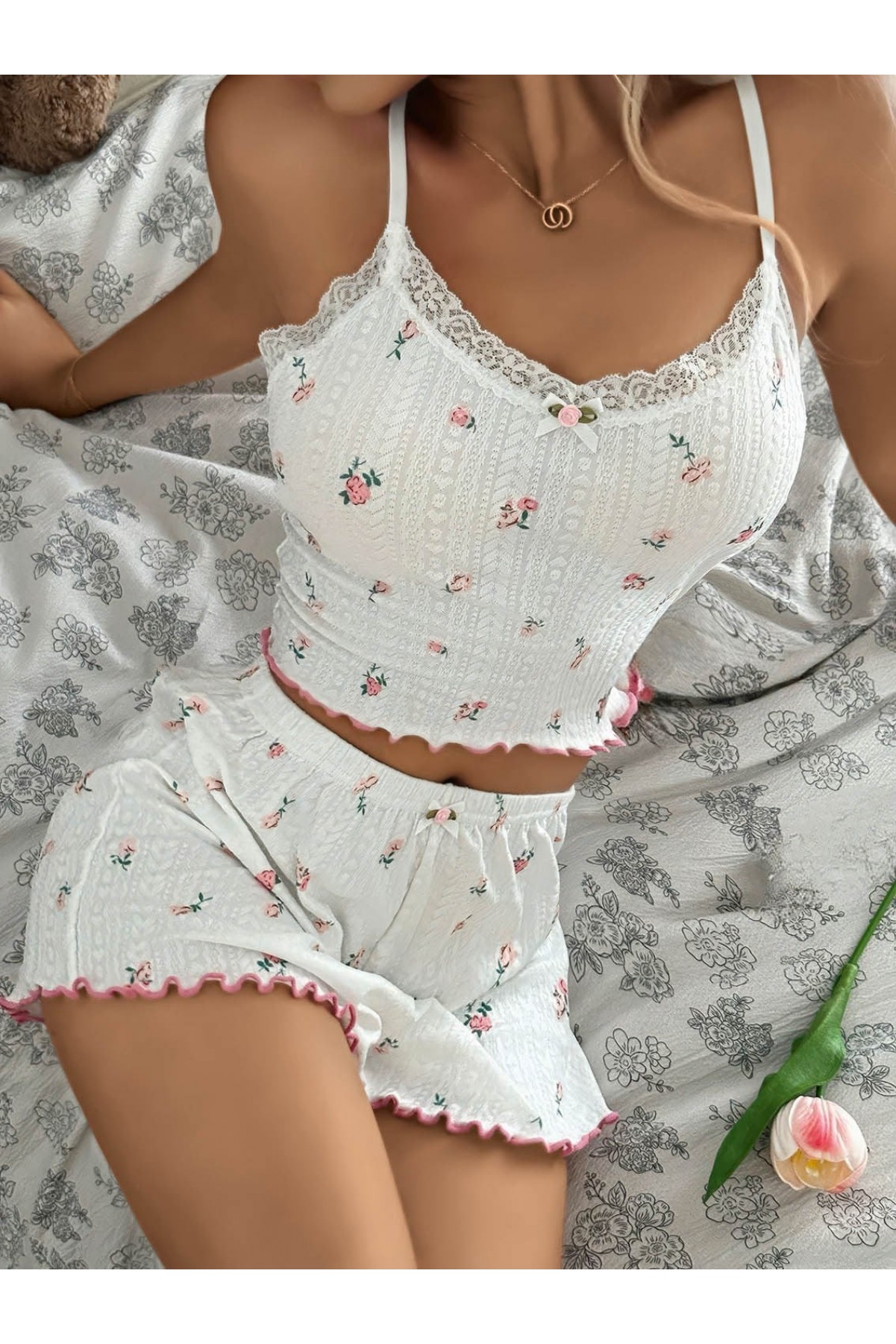 Kadın Çiçek Desenli Dantel Askılı Şortlu Pijama Takımı 5235 Beyaz