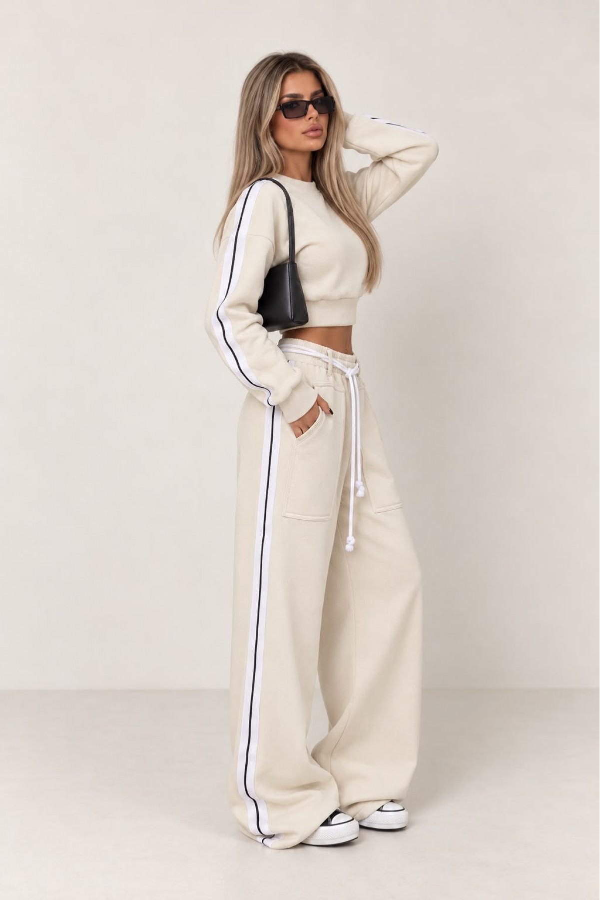 Şerit Detaylı Crop Sweatshirt ve Geniş Paça Eşofman Takımı