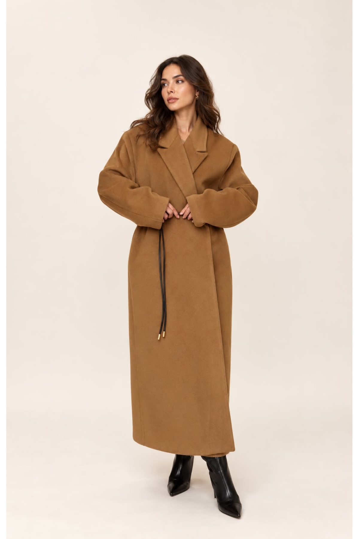 Astarlı Deri Kemerli Oversize Kaban