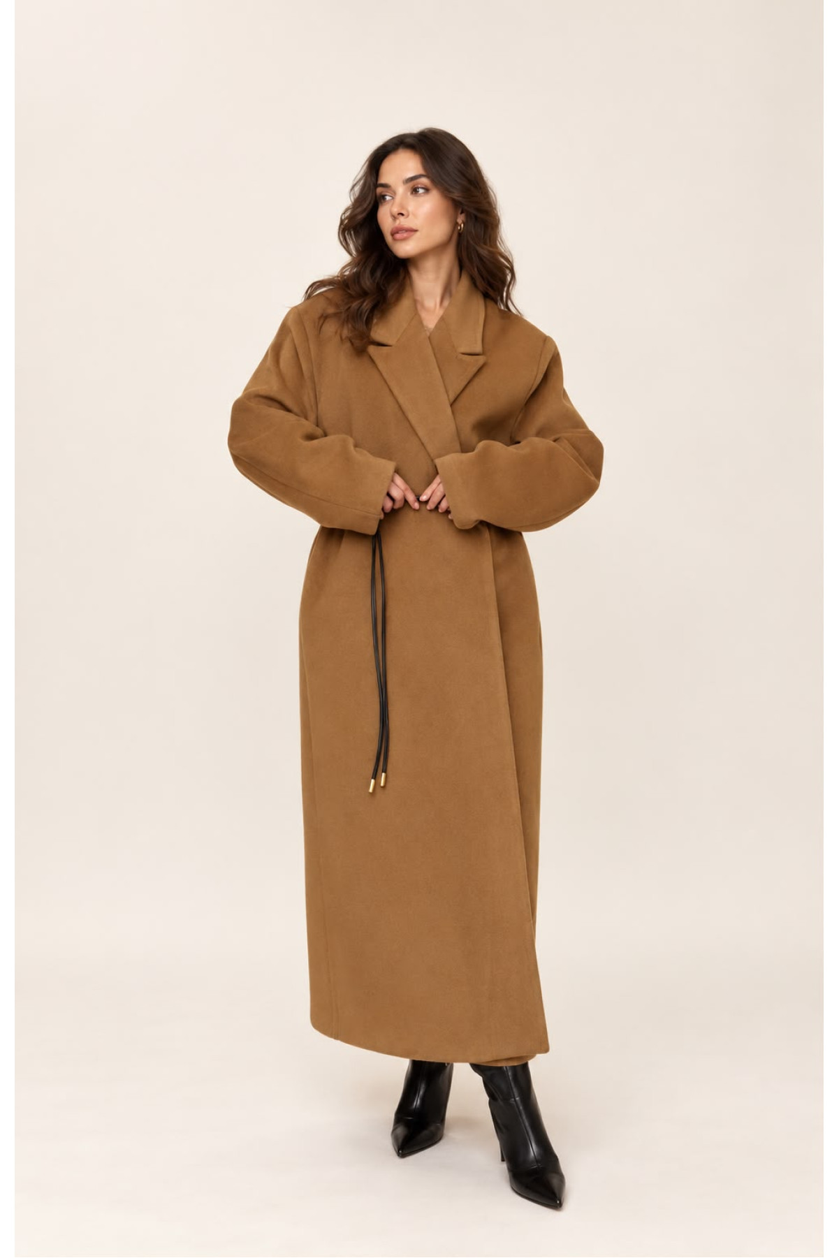 Astarlı Deri Kemerli Oversize Kaban